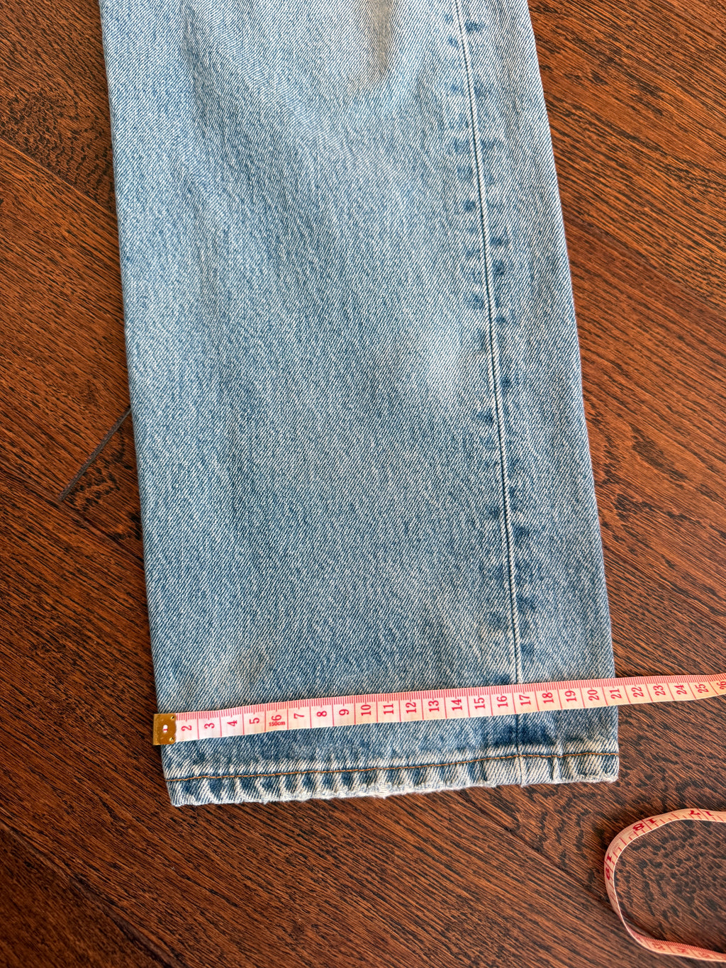 Soft W31 L29 vintage Levis 501s 31” measured medium light blue faded 90s 501s