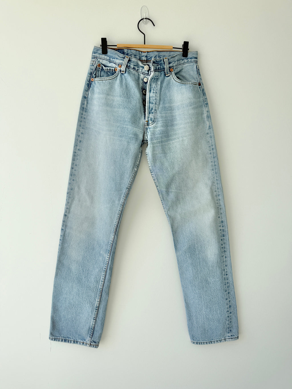 W29 L32 vintage Levis 501 28/29” light blue Levi’s 501s 90s