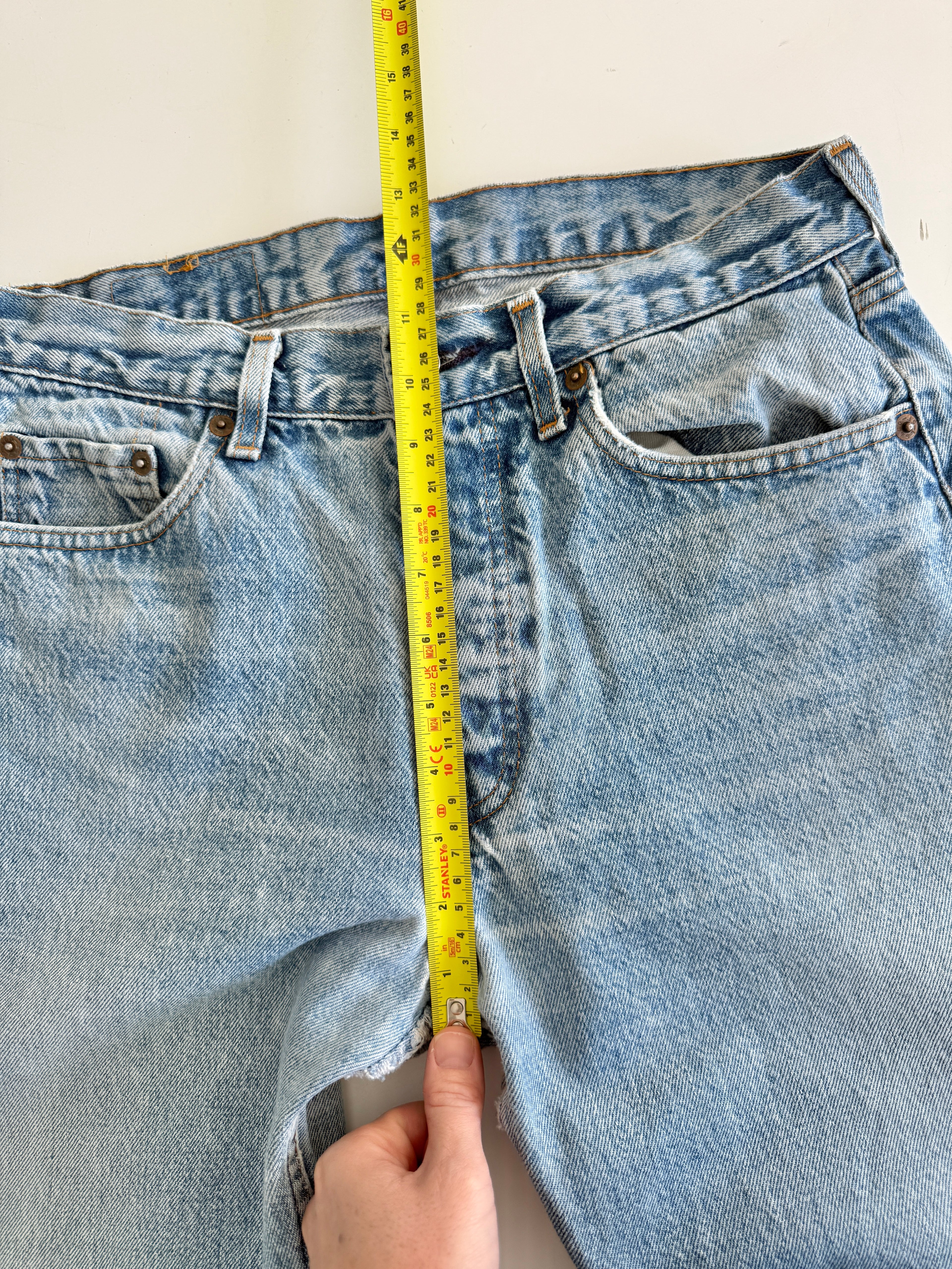 W28 L32 vintage Levis 501 27-28” measured medium faded blue made in 80s