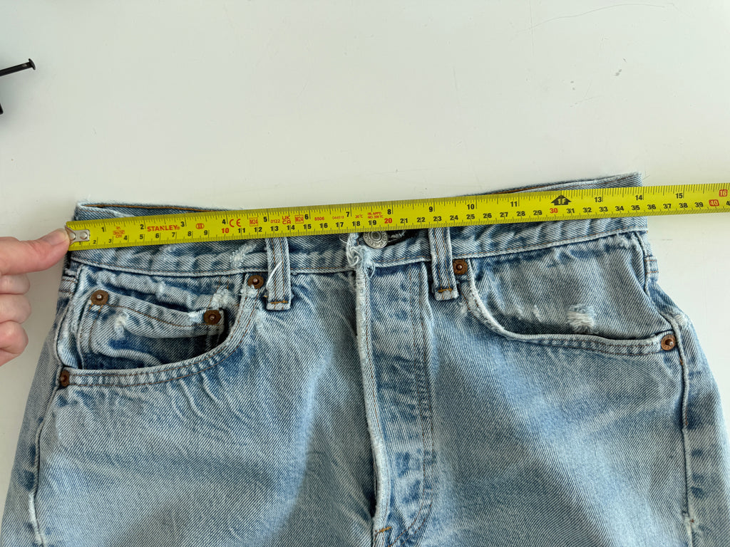 W27 Selvedge vintage Levis 501 26/27” measured waist light faded blue 70s 501s selvedge Levi’s made in USA