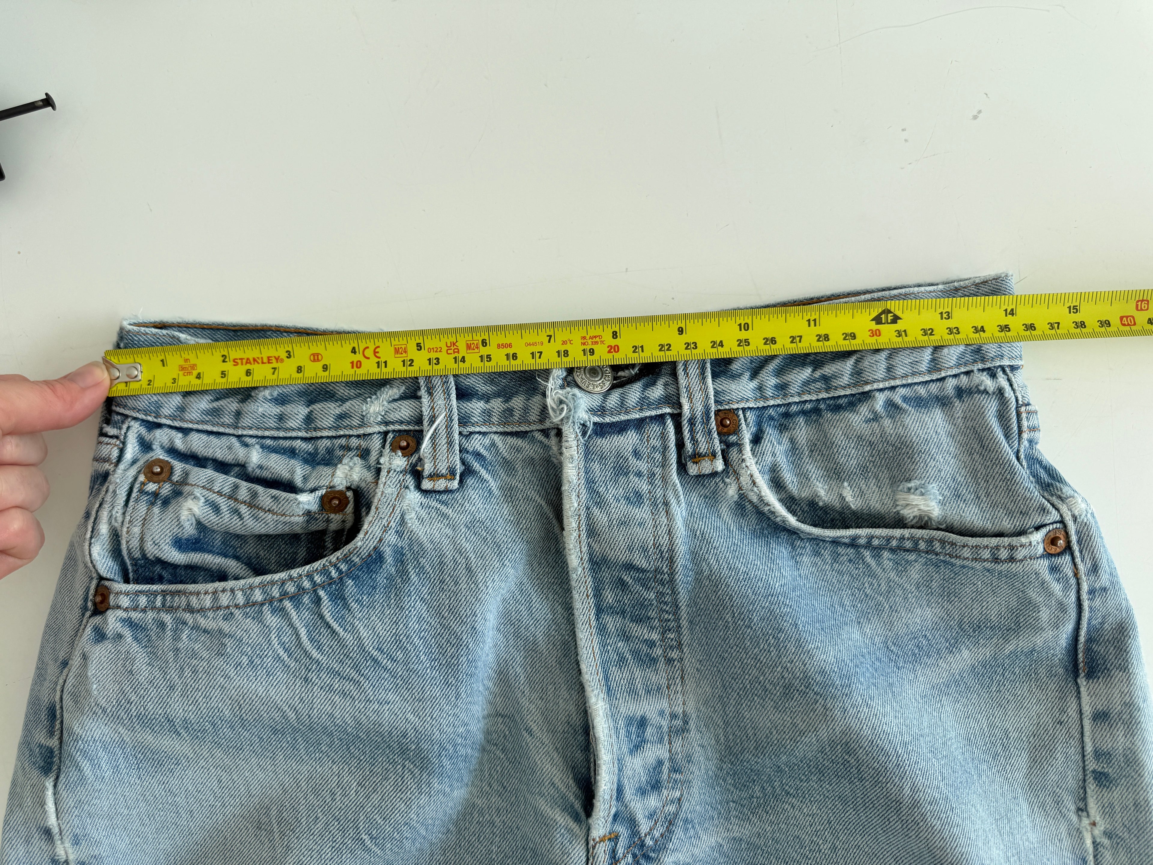 W27 Selvedge vintage Levis 501 26/27” measured waist light faded blue 70s 501s selvedge Levi’s made in USA