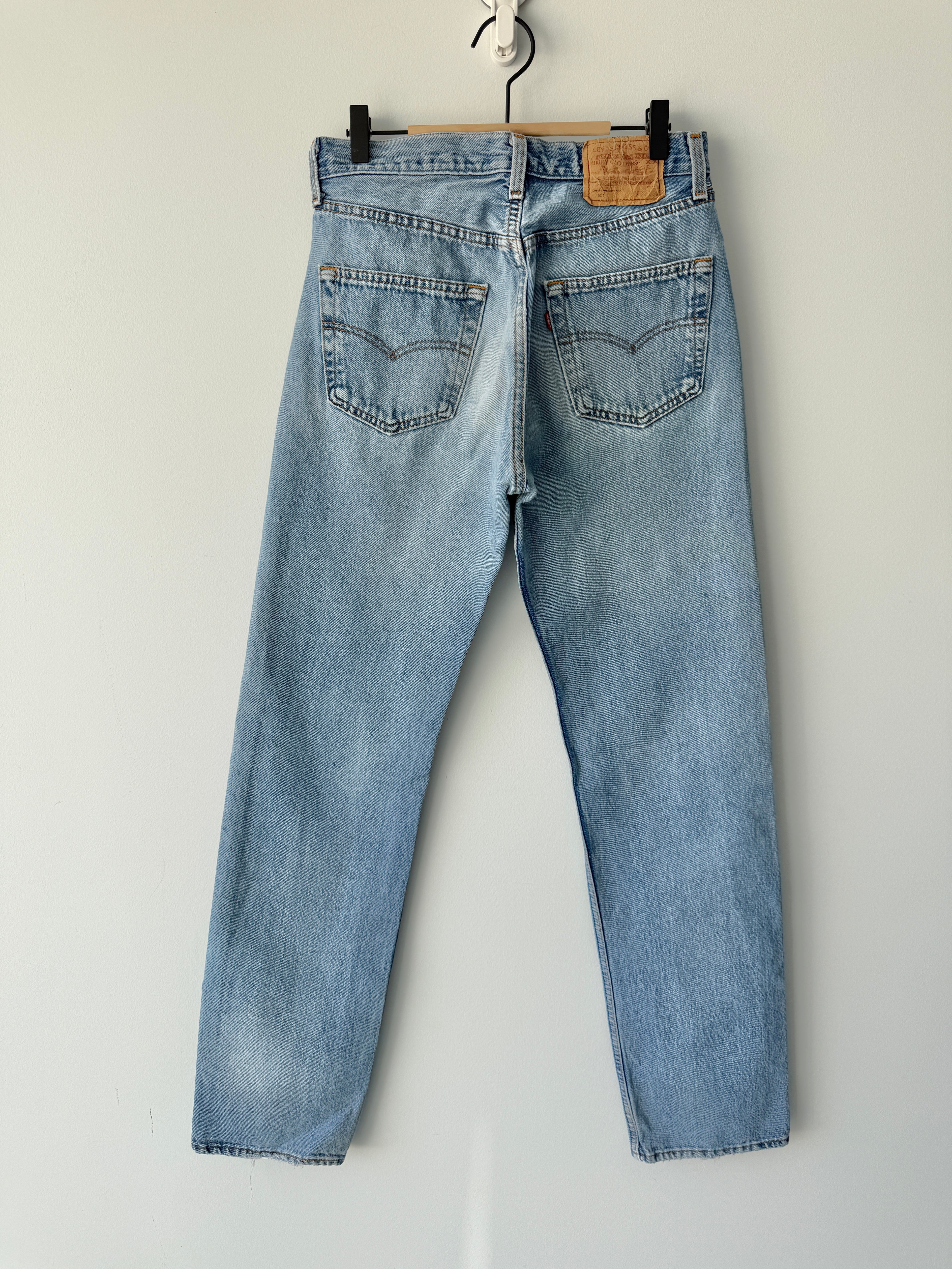 W29 L34 vintage Levis 501 29” measured medium light blue faded 90s denim Levi’s 501s USA