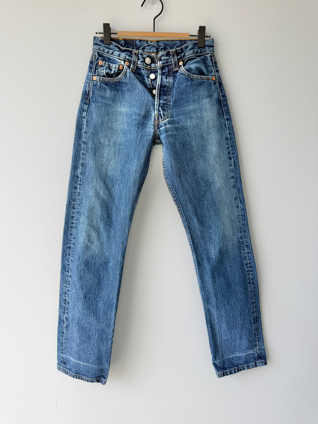 W24 L29 vintage Levis 501 23/24” measured waist faded dark blue 501s 90s denim