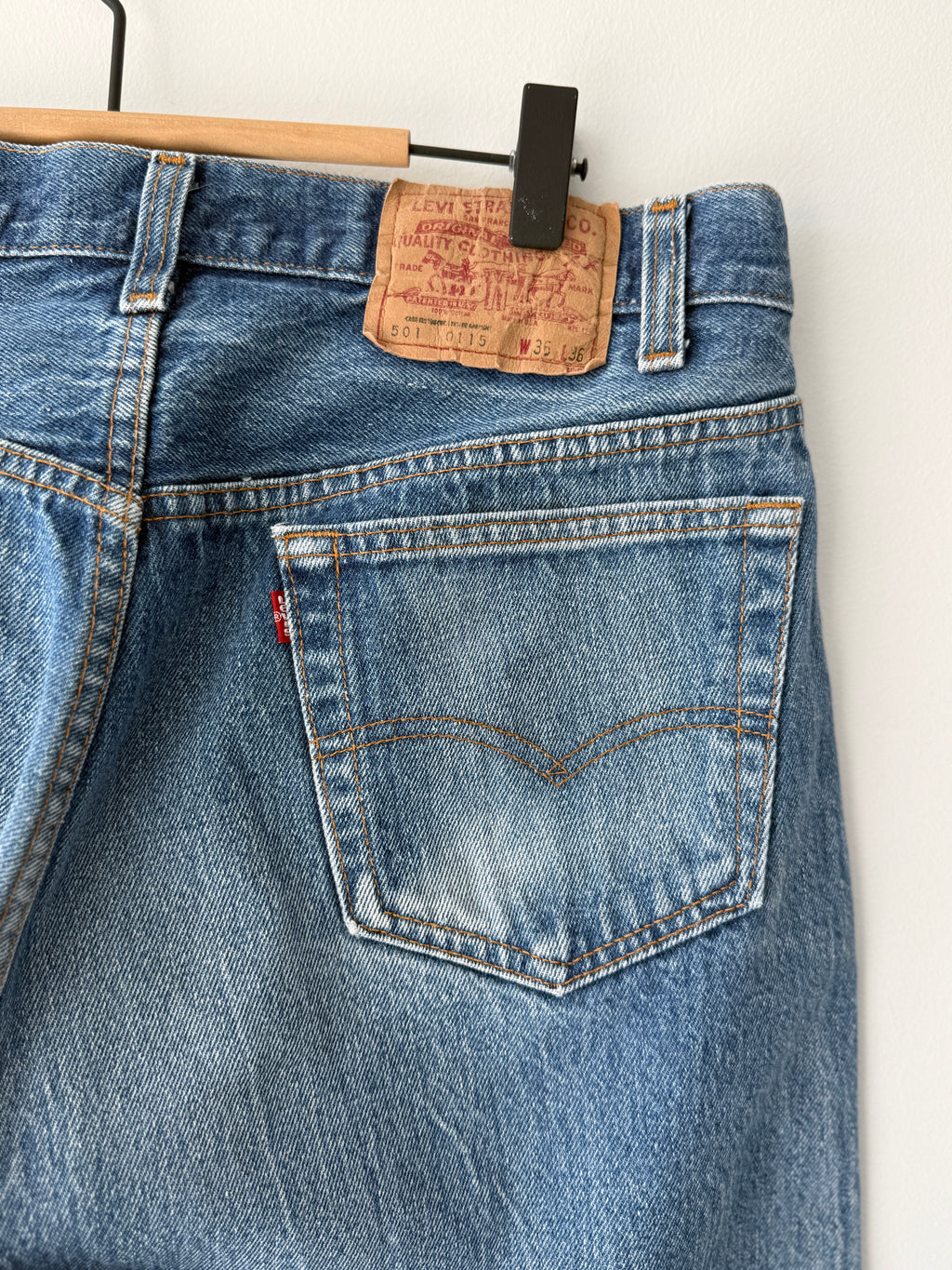 W33 L29 vintage Levis 501 32/33” dark blue faded Levi’s 501s USA 80s
