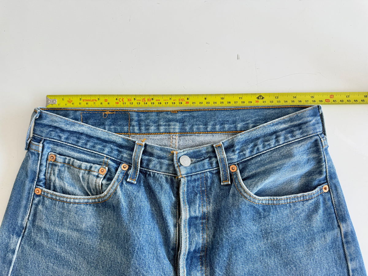 W31 L29 vintage Levis 501s 30/31” measured dark fade blue 90s 501s