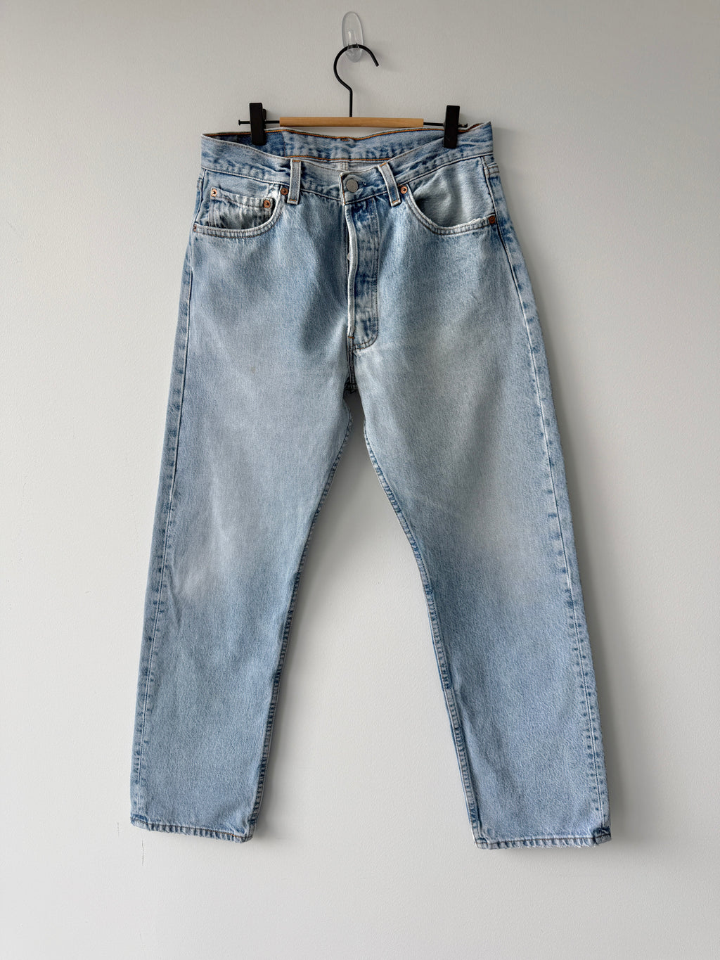 W30 L29 vintage Levis 501 29/30” measured waist light blue 501s made in USA 90s