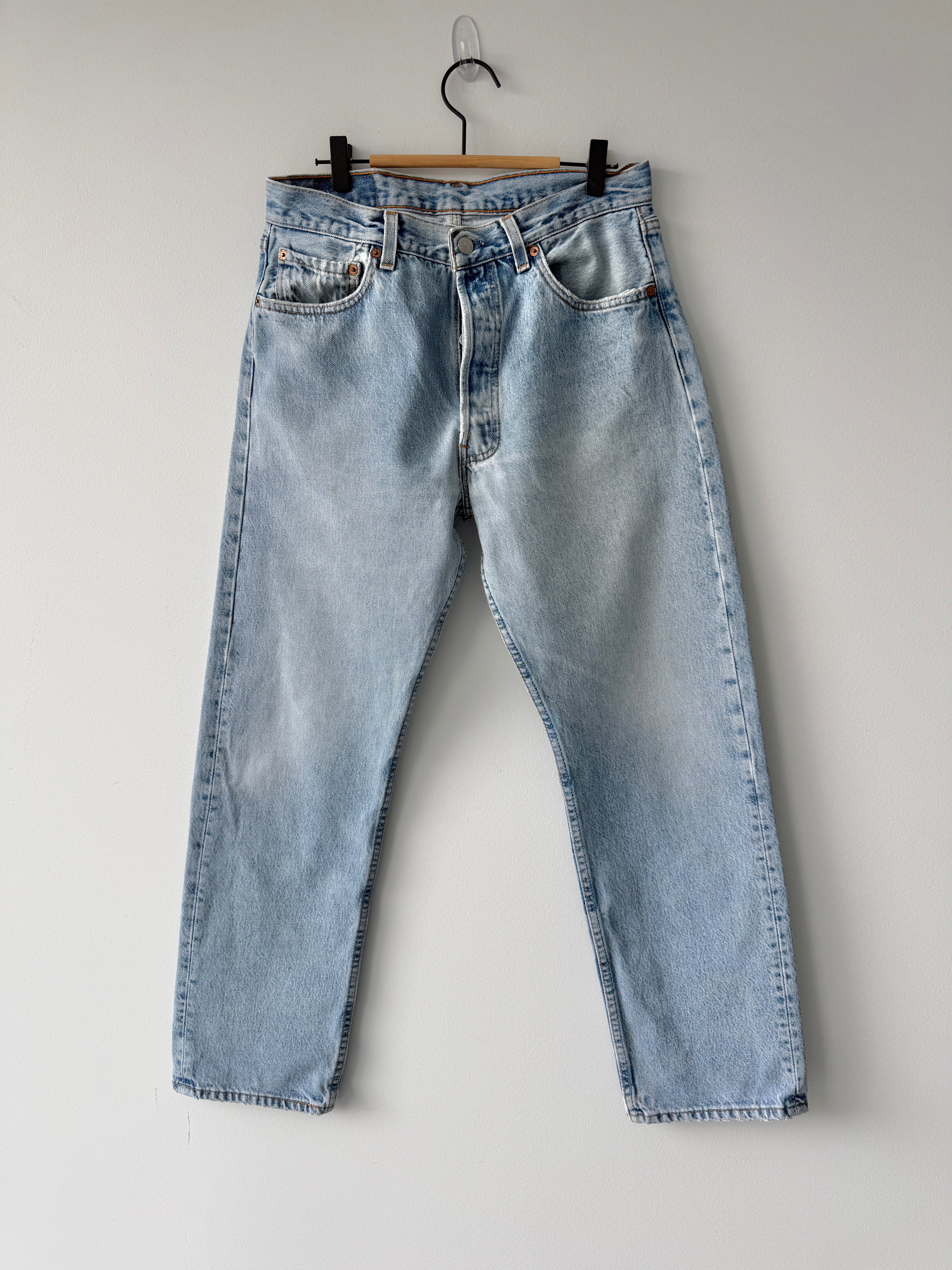W30 L29 vintage Levis 501 29/30” measured waist light blue 501s made in USA 90s