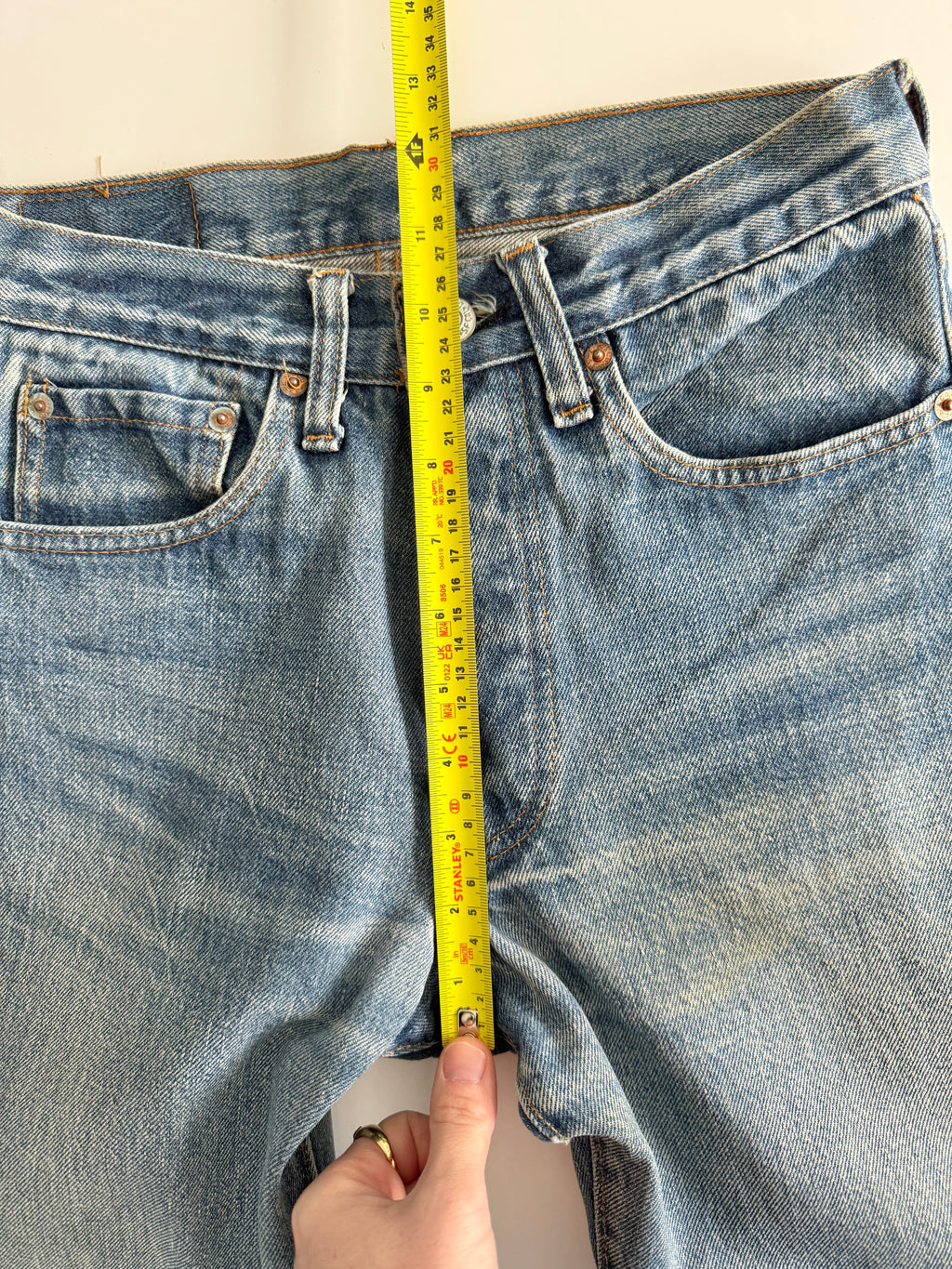 Selvedge W26 L34 vintage Levis 501 25/26” measured medium blue faded 80s USA Levi’s 501s