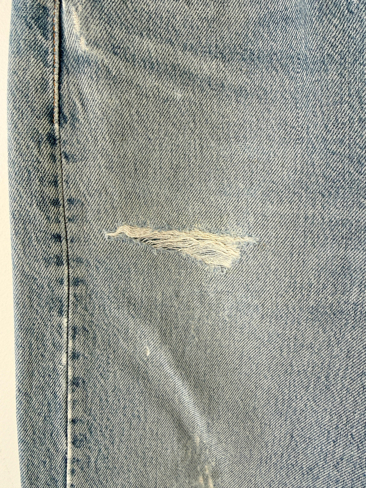 W30 L29 vintage Levis 501 29/30” measured waist faded light blue distressed early 90s USA 501s