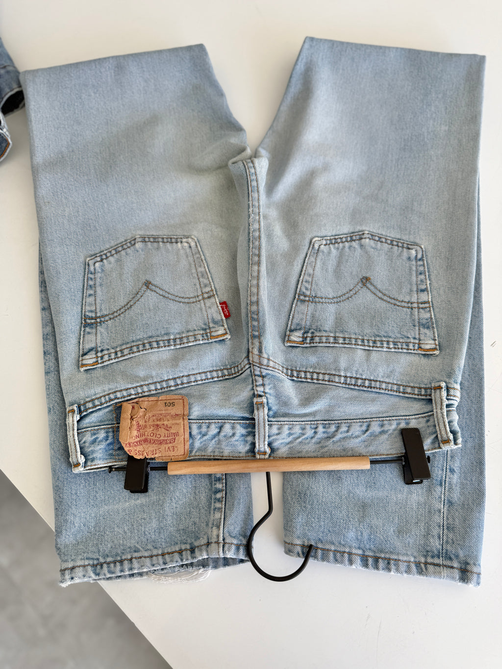 W27 L33 vintage Levis 501 27” measured light faded blue 90’s levi’s 501s