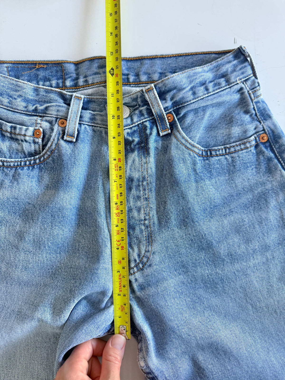 W26 L30 vintage Levis 501 light medium blue 25/26” measured waist 90s levis 501s