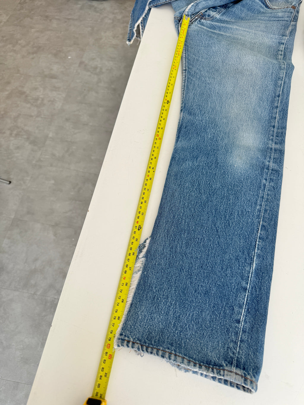 W32 L31 vintage Levis 501 dark blue faded  31/32” measured waist 501s USA