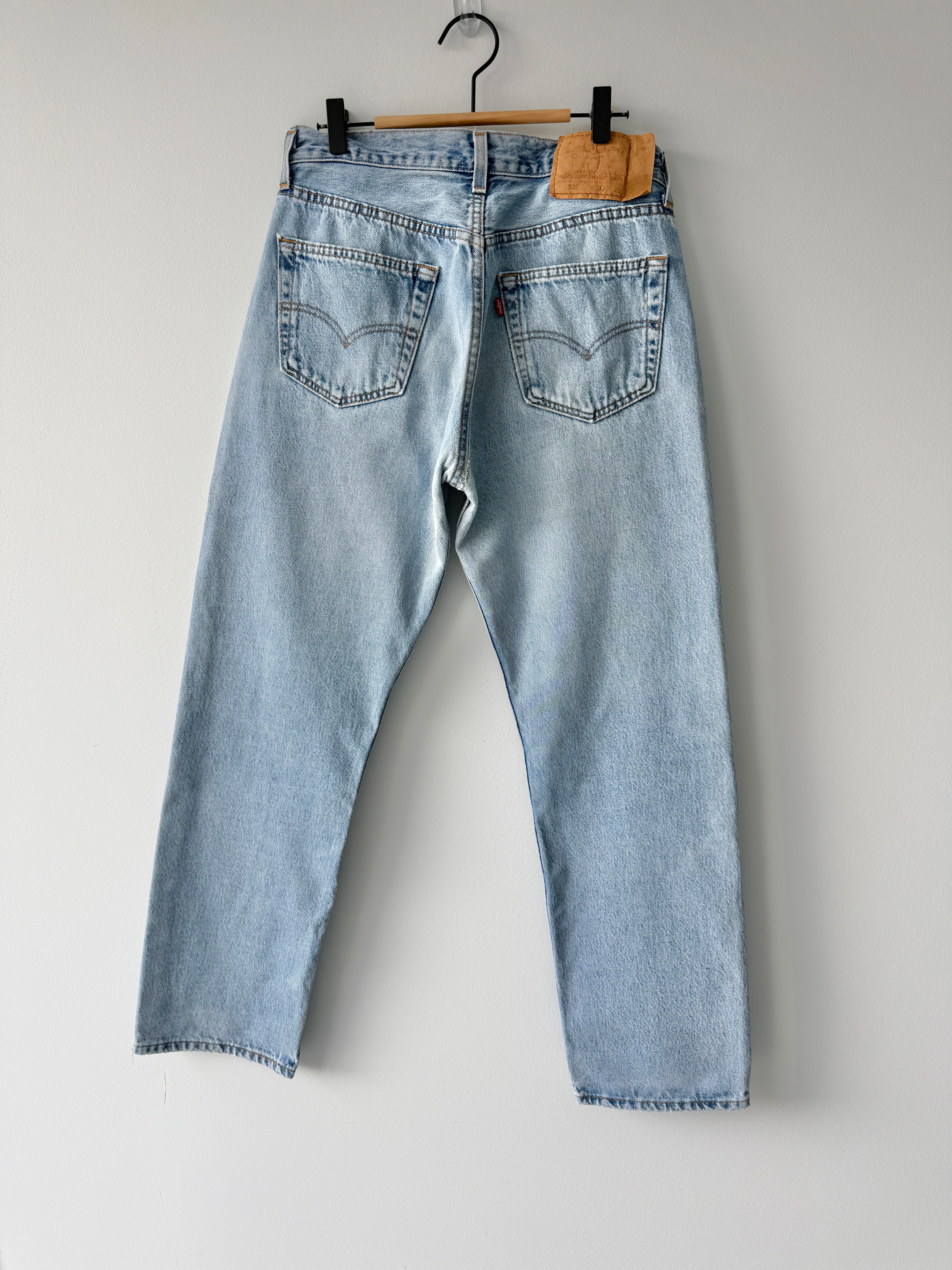 W30 L29 vintage Levis 501 29/30” measured waist light blue 501s made in USA 90s