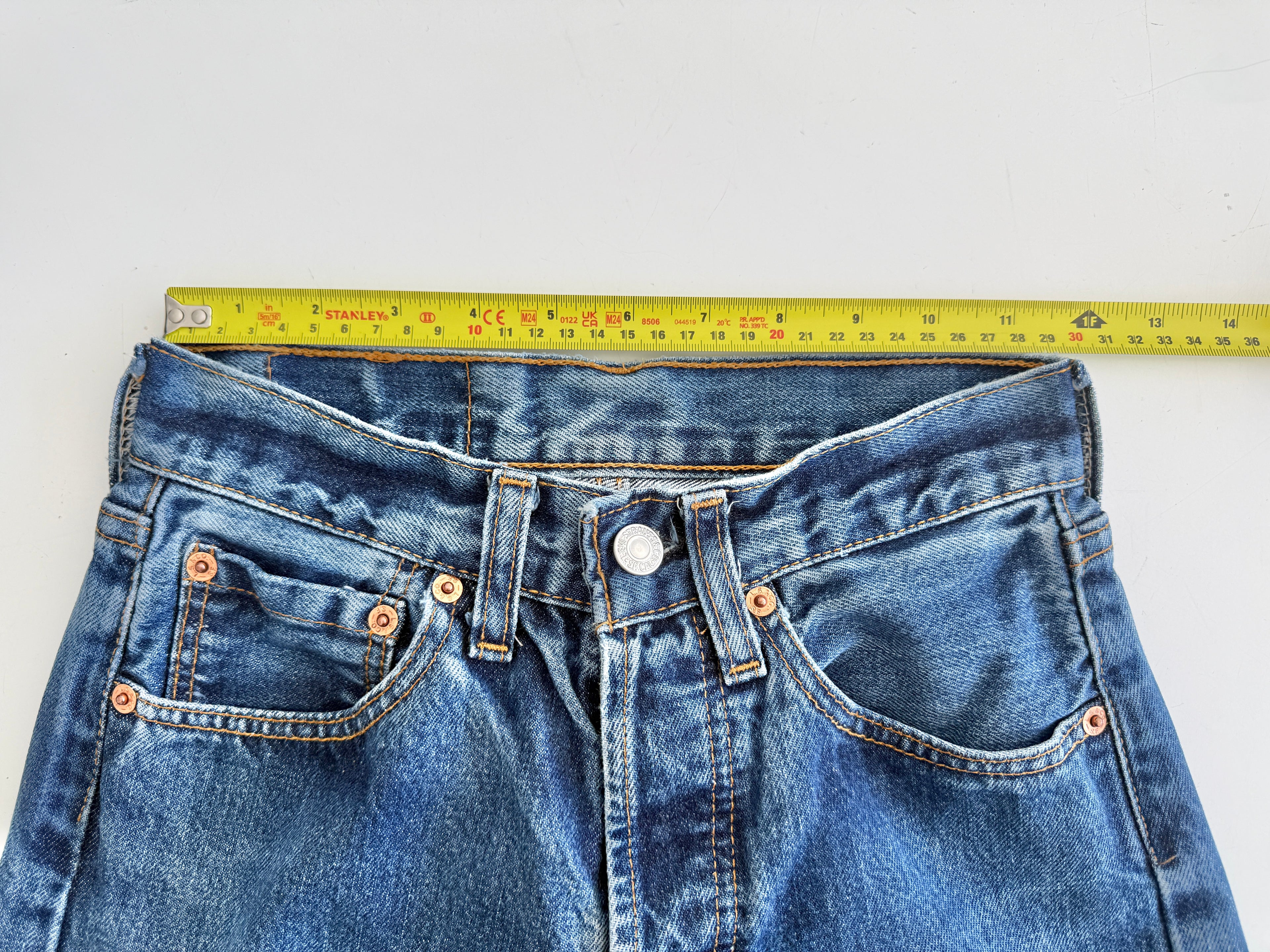 W23 L28 vintage Levis 501 23” measured waist dark indigo faded blue 501s