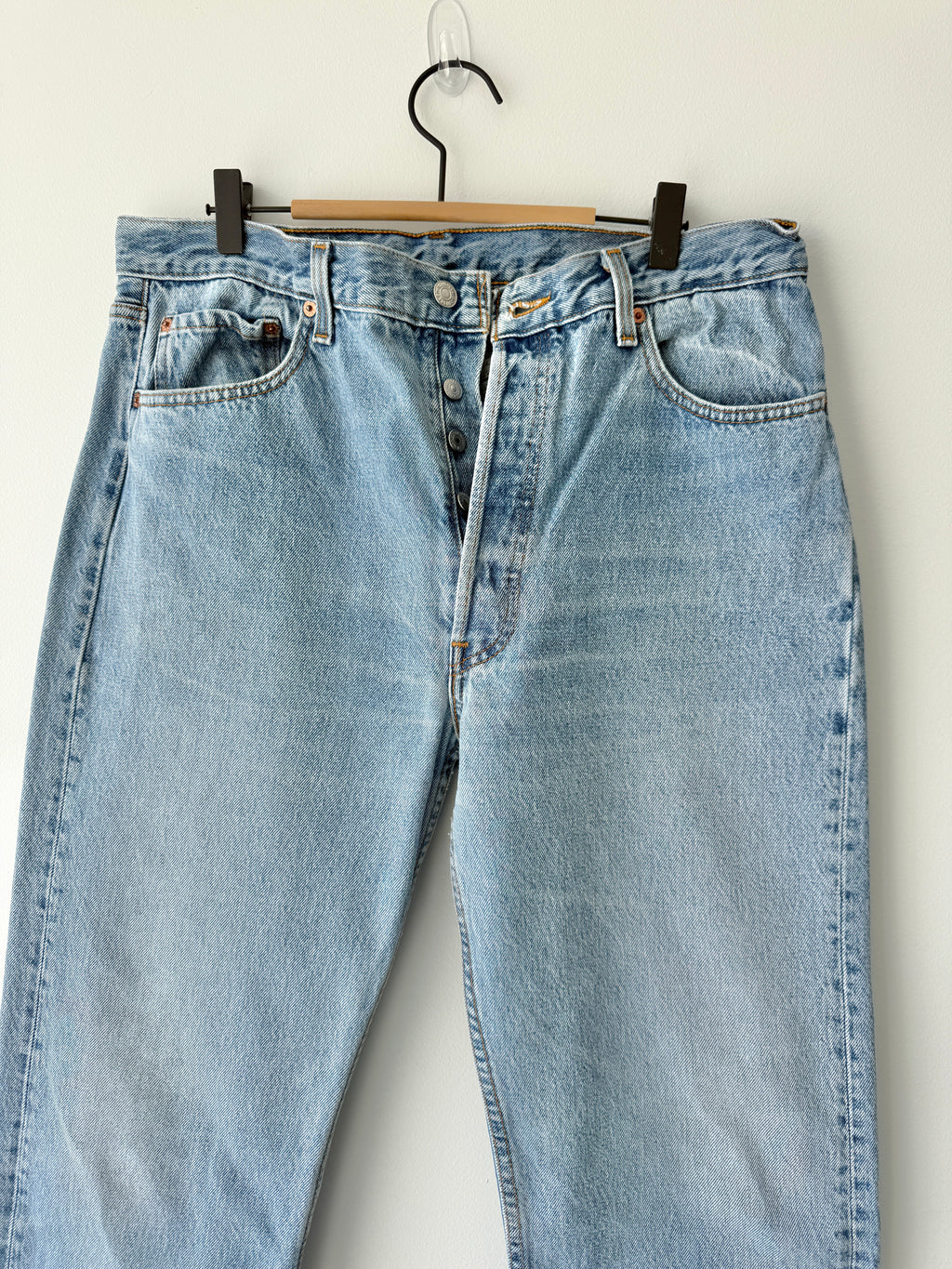 W33 L32 vintage Levis 501 32/33” measured waist medium blue 90s USA  501s
