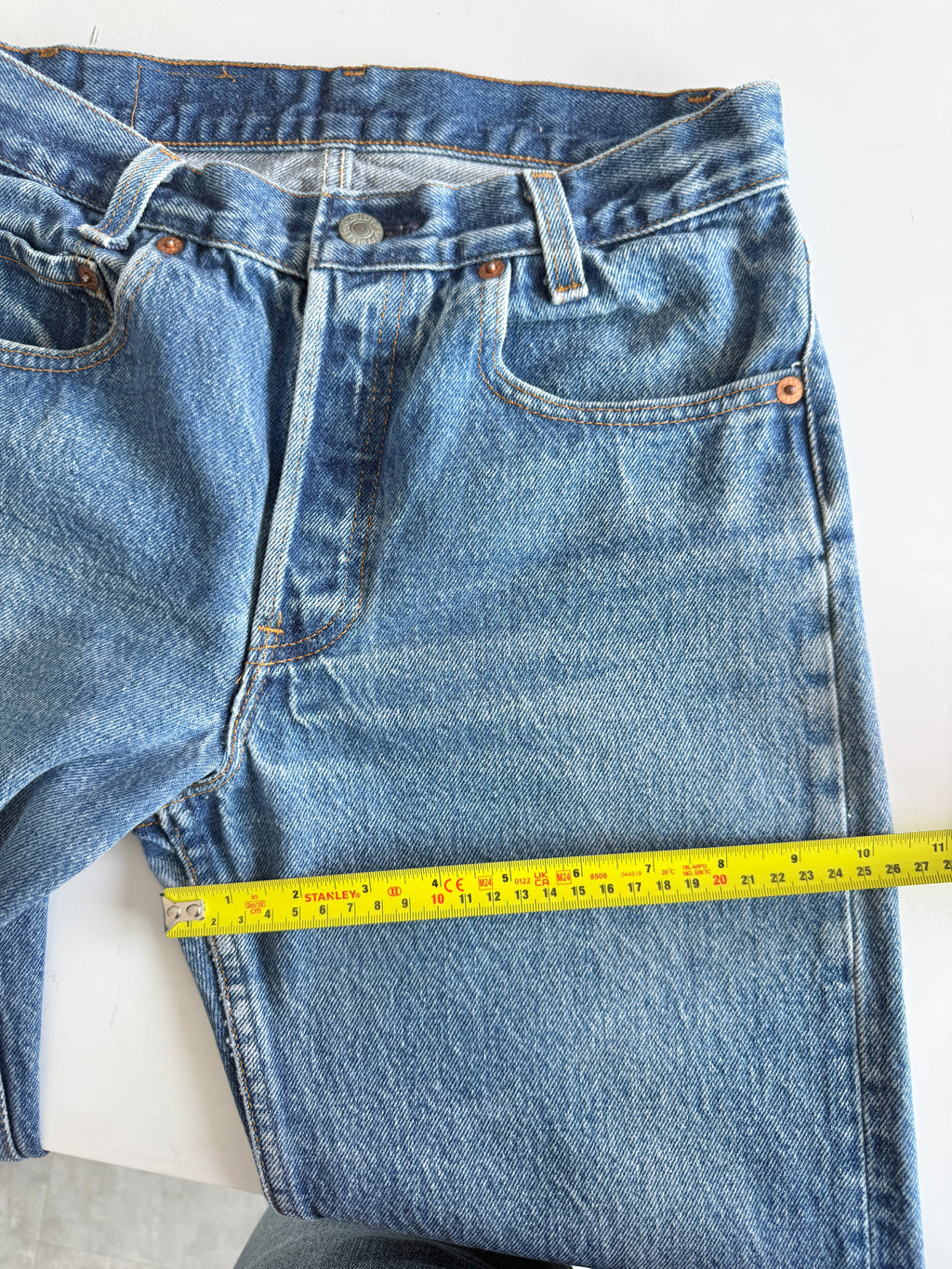 W26 L29 vintage Levis 501 dark faded blue 25/26” measured waist 501s 80s USA