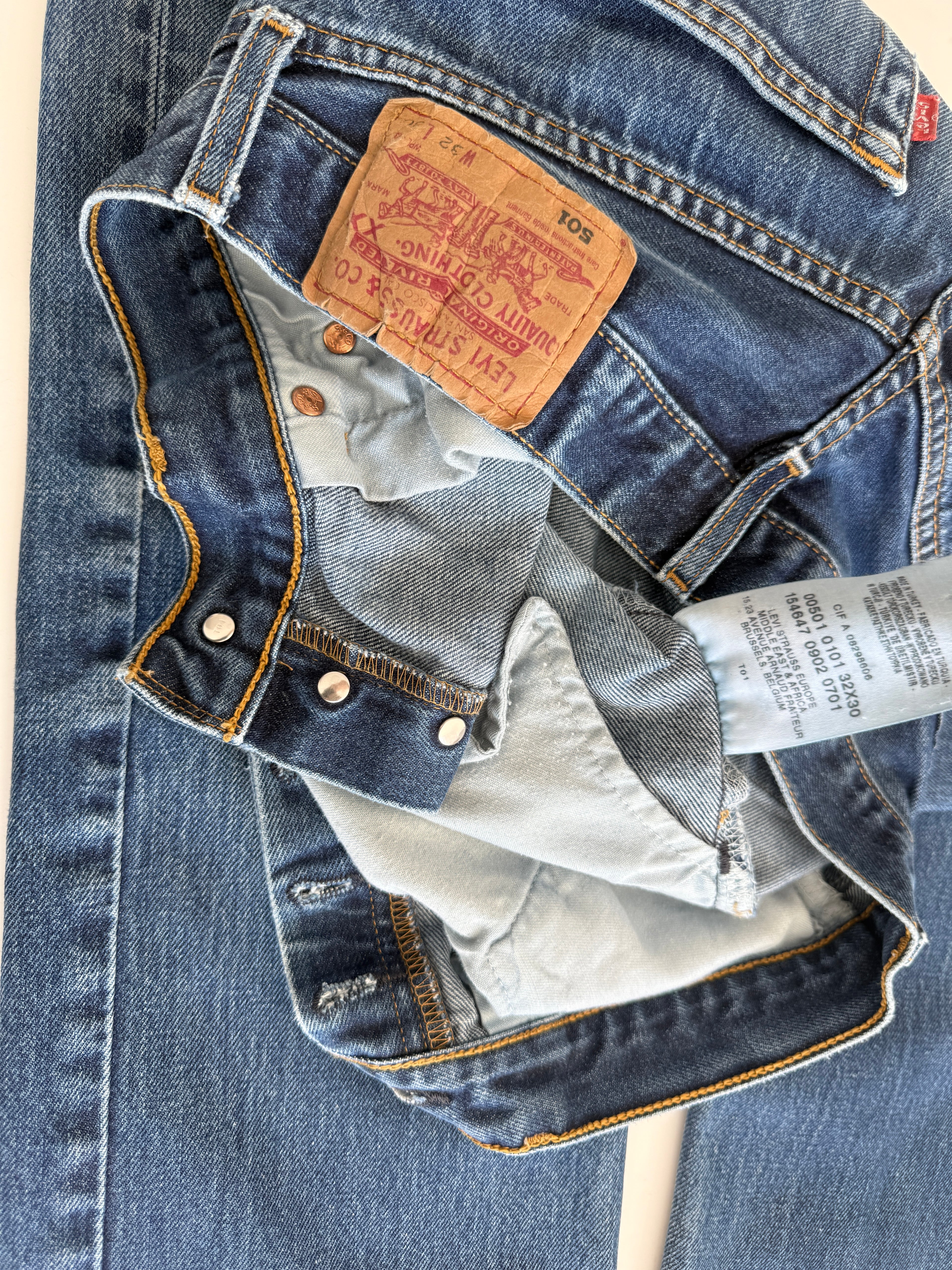 W29 L28 vintage Levis 501s 28/29” measured waist indigo faded blue Y2K  501s