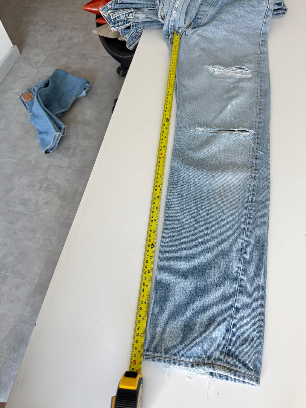 W26 L31 vintage Levis 501 25-26” measured light faded blue 70s/80’s levi’s 501s made in USA