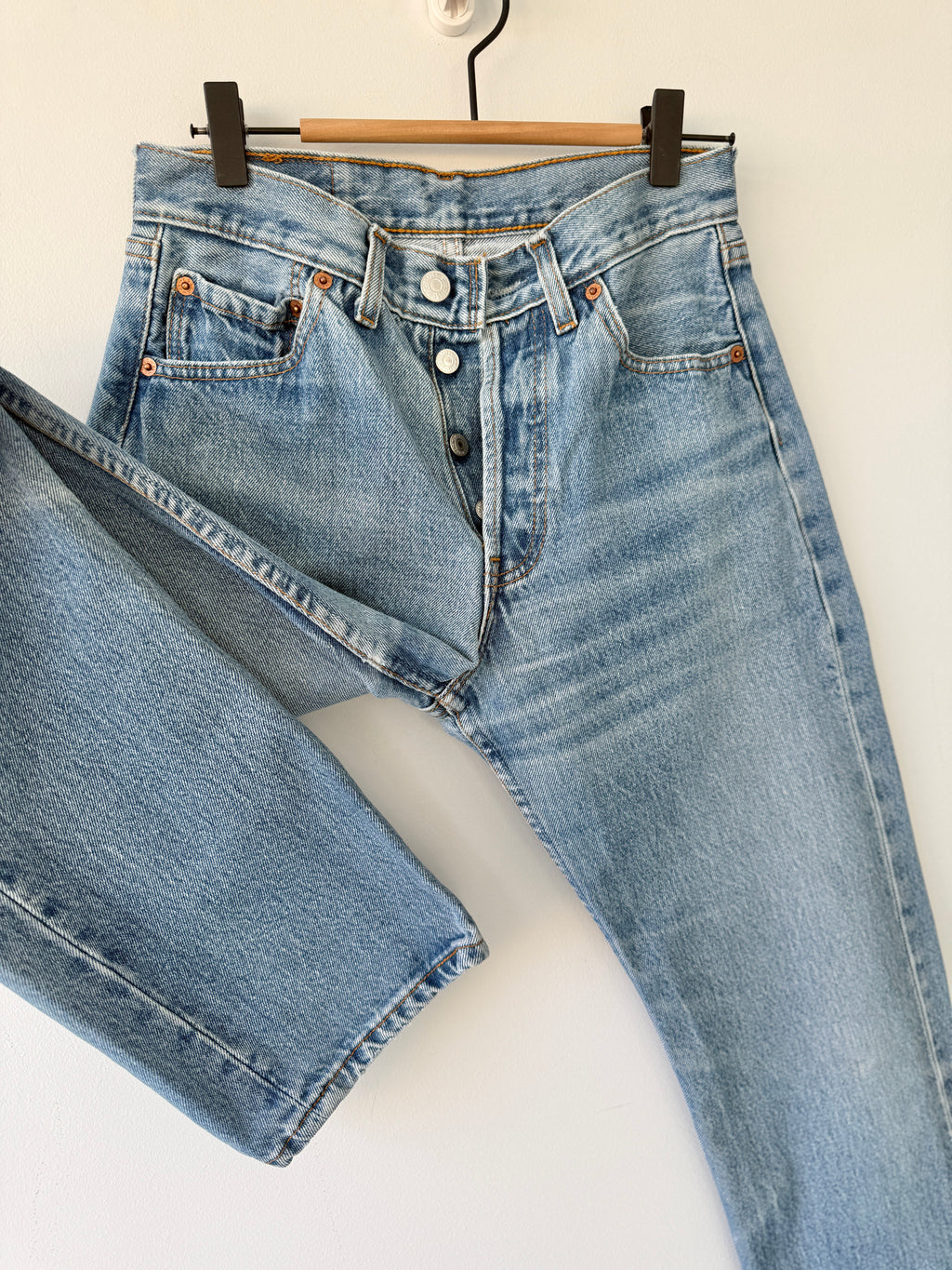 W26 L30 vintage Levis 501 25-26” measured medium blue 90s Levi’s 501s