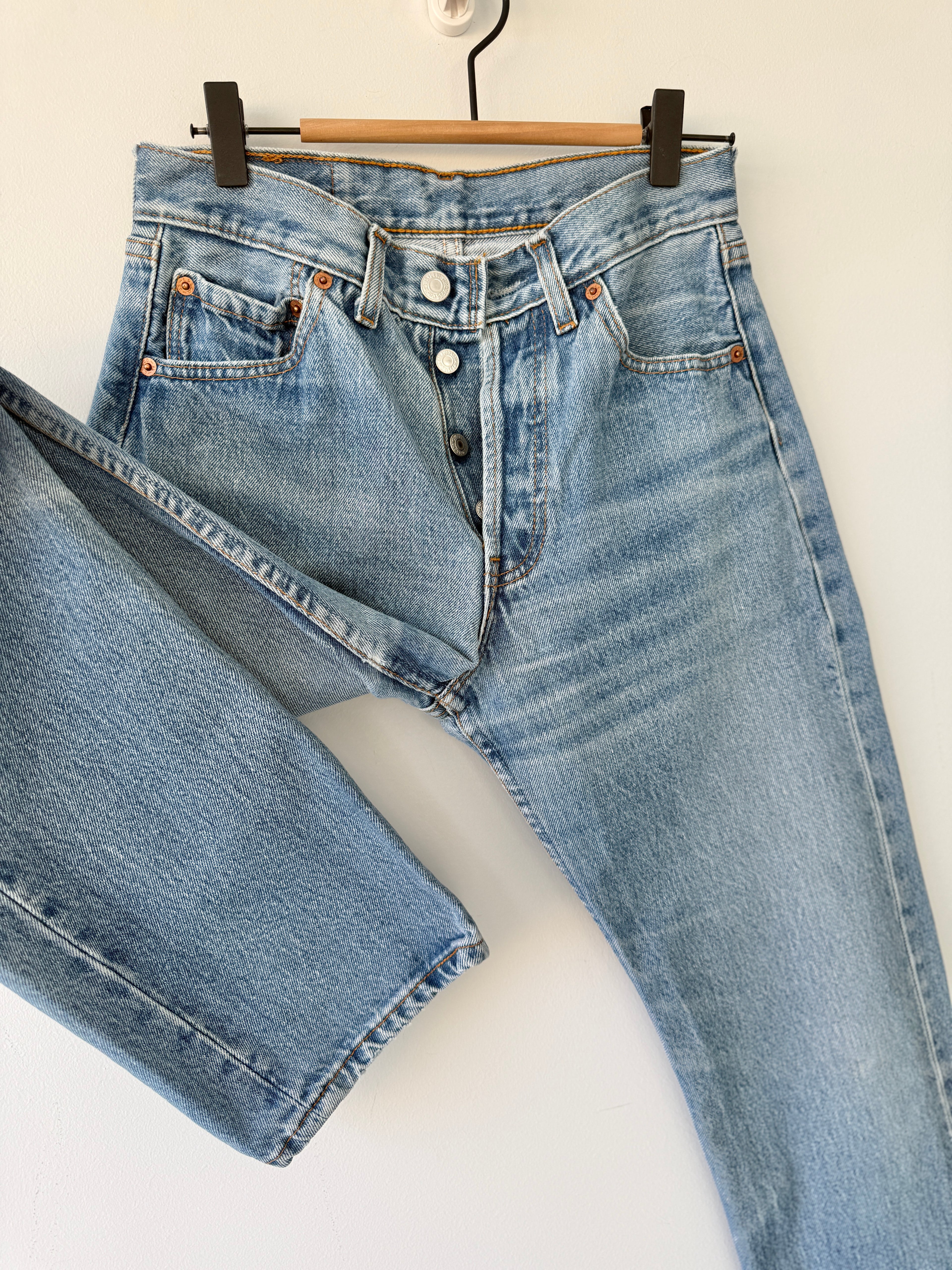 W26 L30 vintage Levis 501 25-26” measured medium blue 90s Levi’s 501s