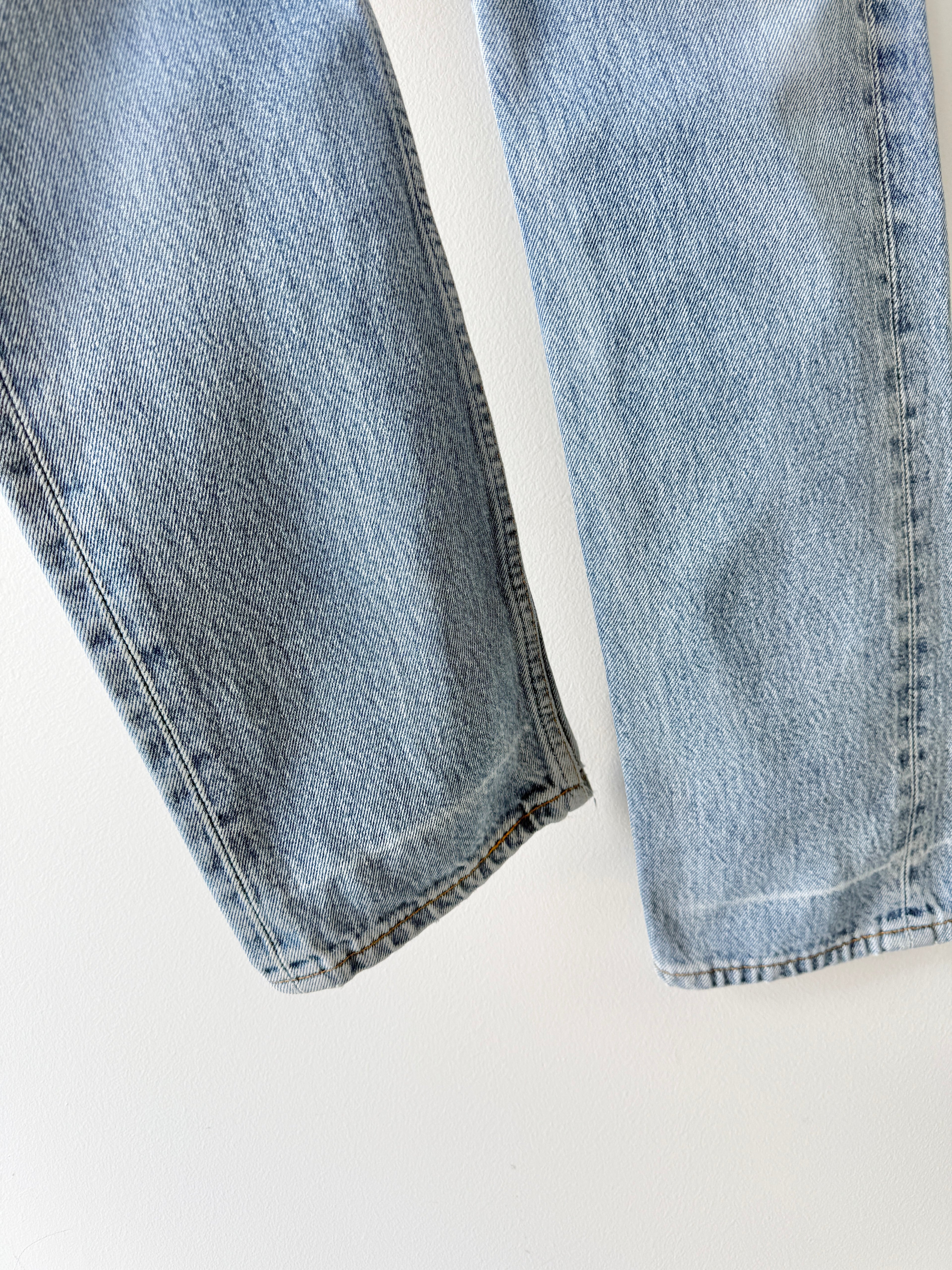 W25 L31 vintage Levis 501 24-25” measured medium light blue faded denim 90s 501s