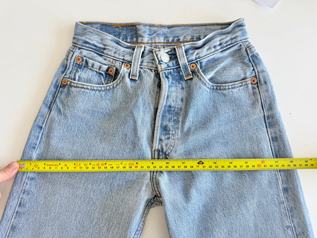 W23 L30 vintage Levis 501s 22/23” light medium blue Levi’s 501s 90s