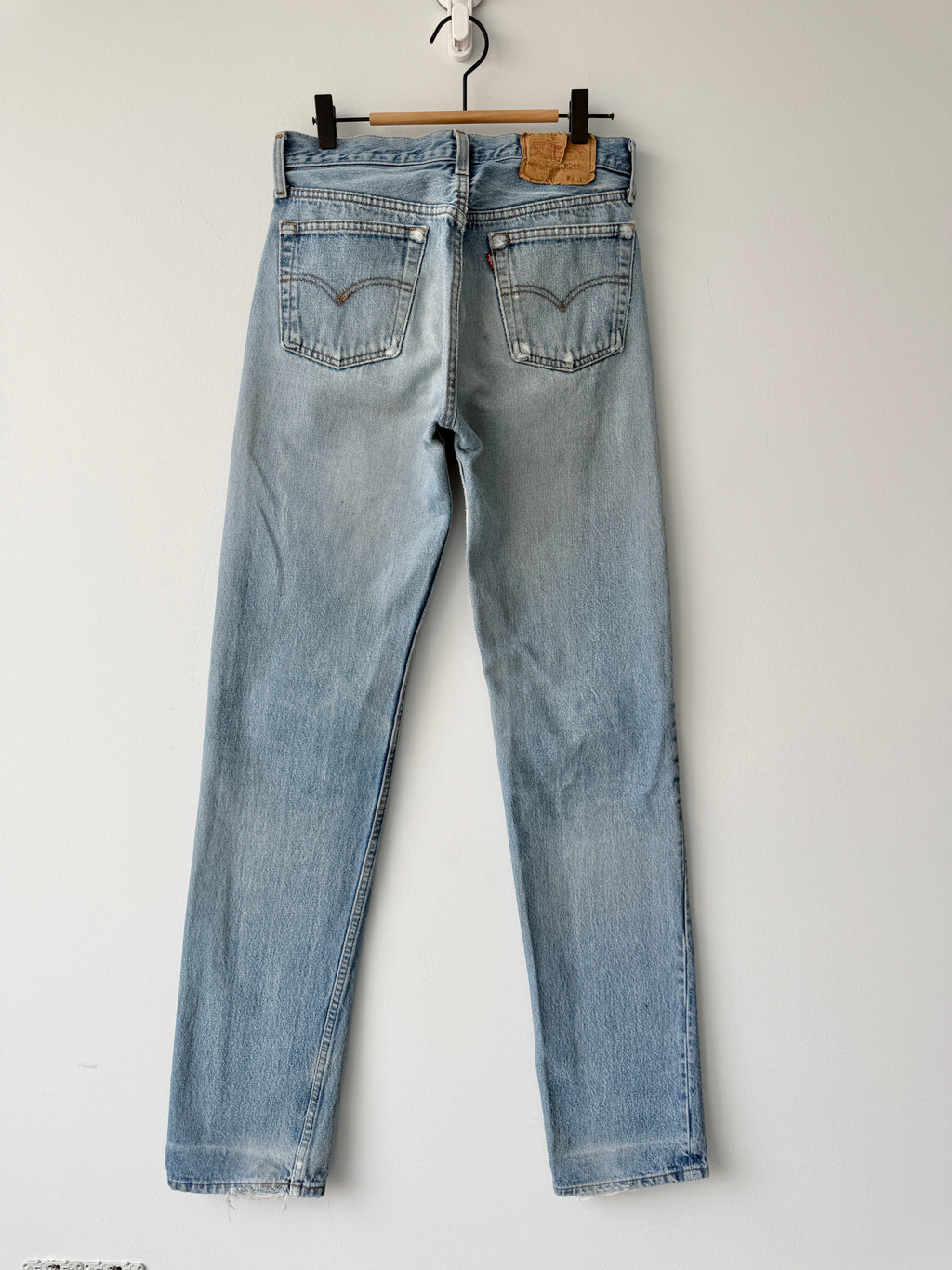 W28 L35 vintage Levis 501 27/28” measured medium light faded blue denim 80s Levi’s 501s