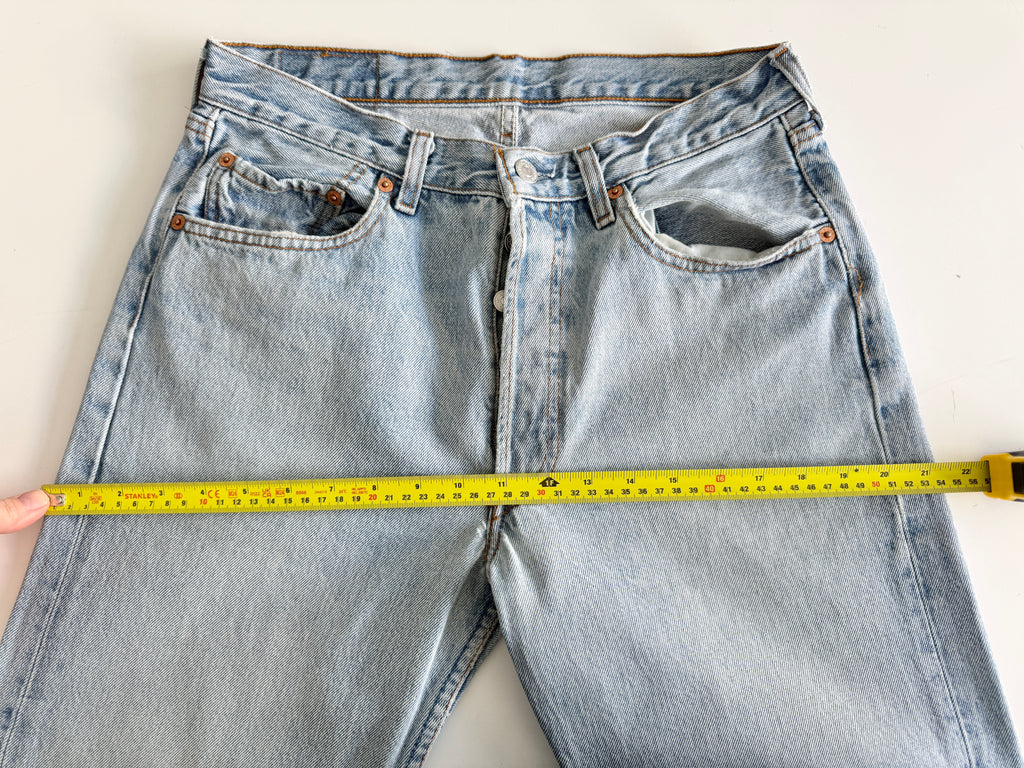 W29 L35 vintage Levis 501 28-29” measured light blue faded 90s denim Levi’s 501s
