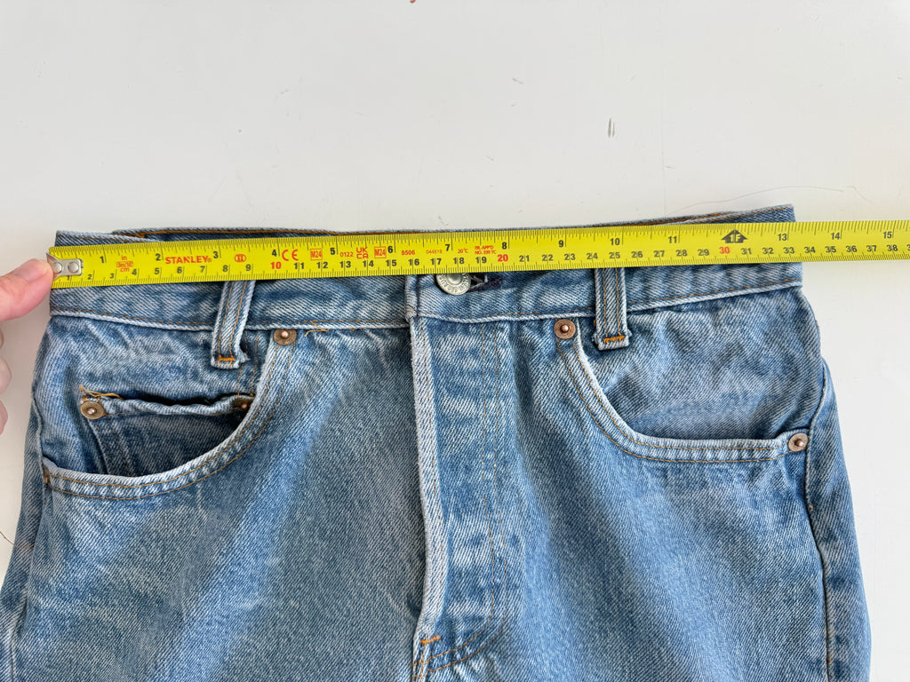 W25 L33 vintage Levis 701 25” measured waist medium blue faded  80s 701s made in USA