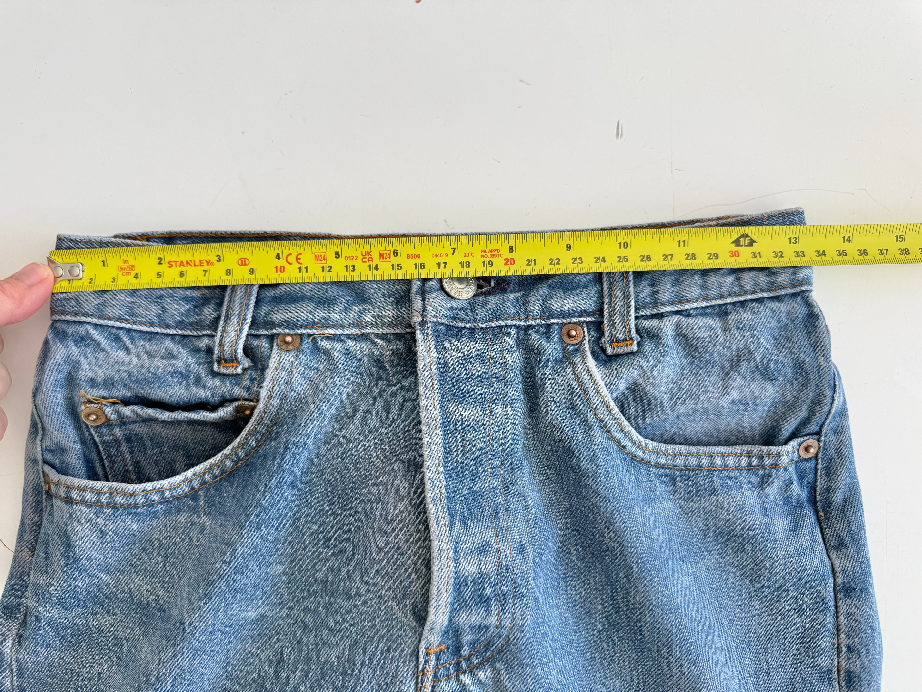 W25 L33 vintage Levis 701 25” measured waist medium blue faded  80s 701s made in USA