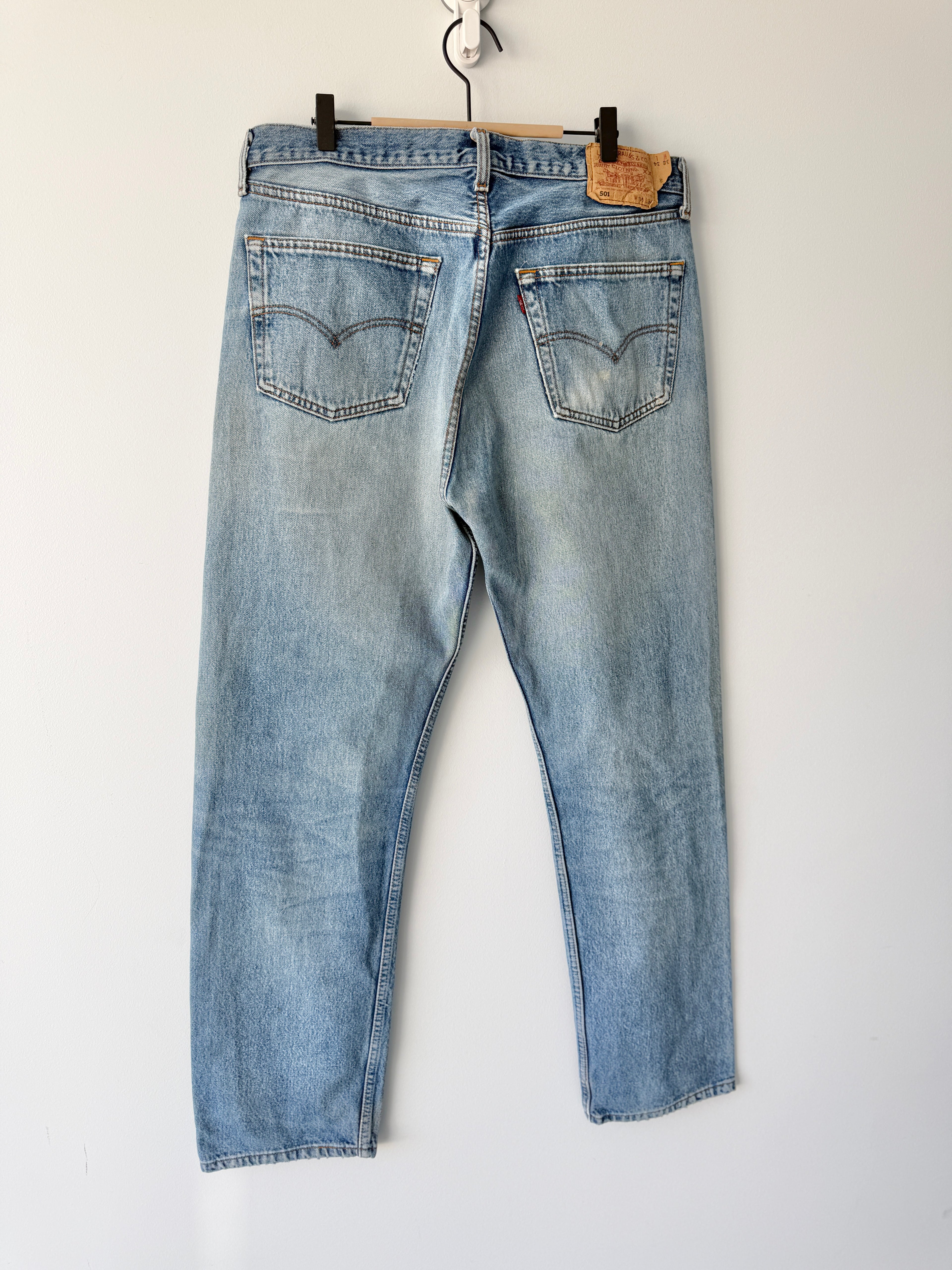 W36 L33 vintage Levis 501s 35-36” measured medium faded blue Y2K Levi’s 501s