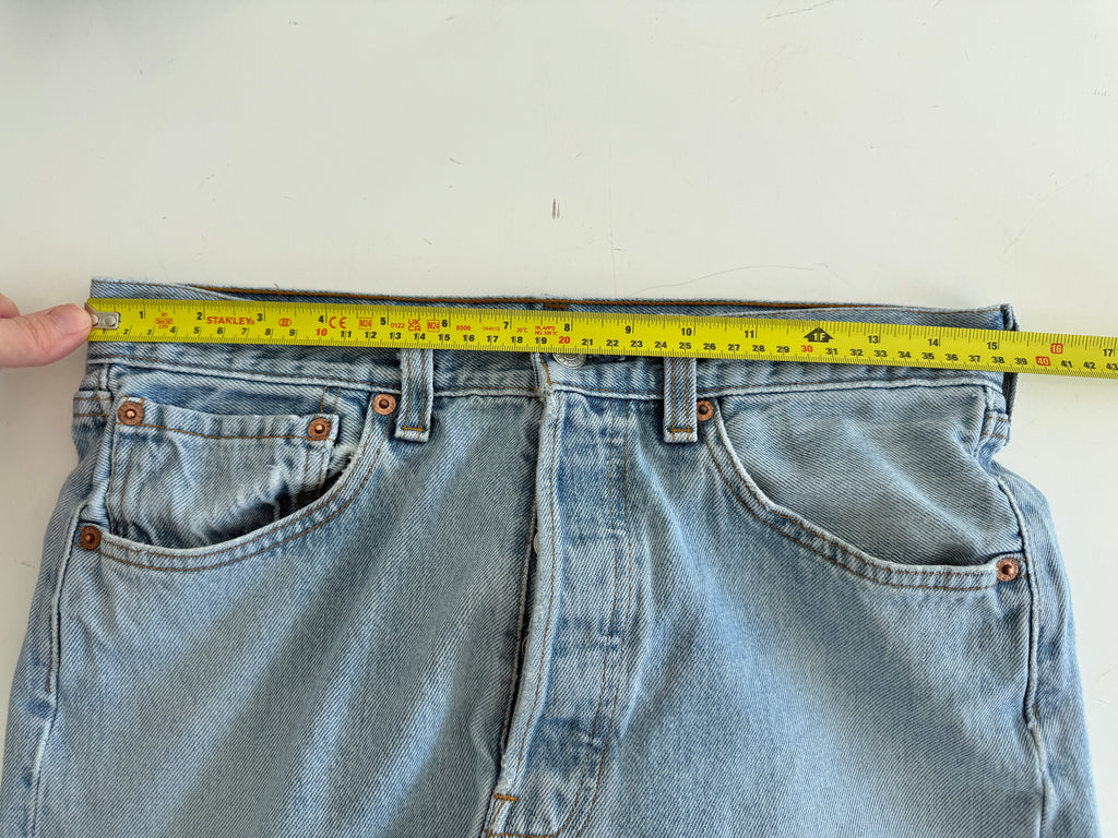 W29 L30 vintage Levis 501 28/29” measured light faded blue denim Levi’s 501s USA