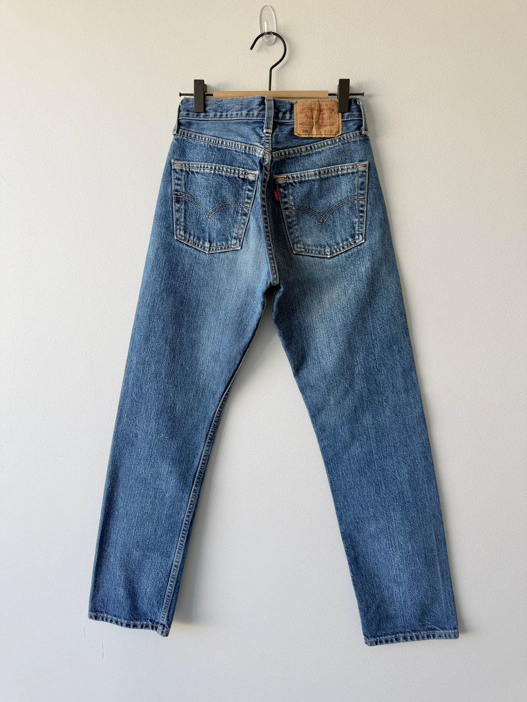 W24 L31 vintage Levis 501 23/24” measured waist dark faded blue 90s 501s