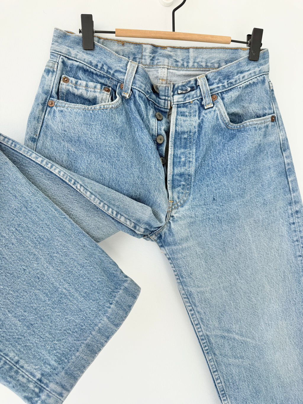 W28 L26 vintage Levis 501 26/28” measured medium faded blue denim 80s Levi’s USA 501s