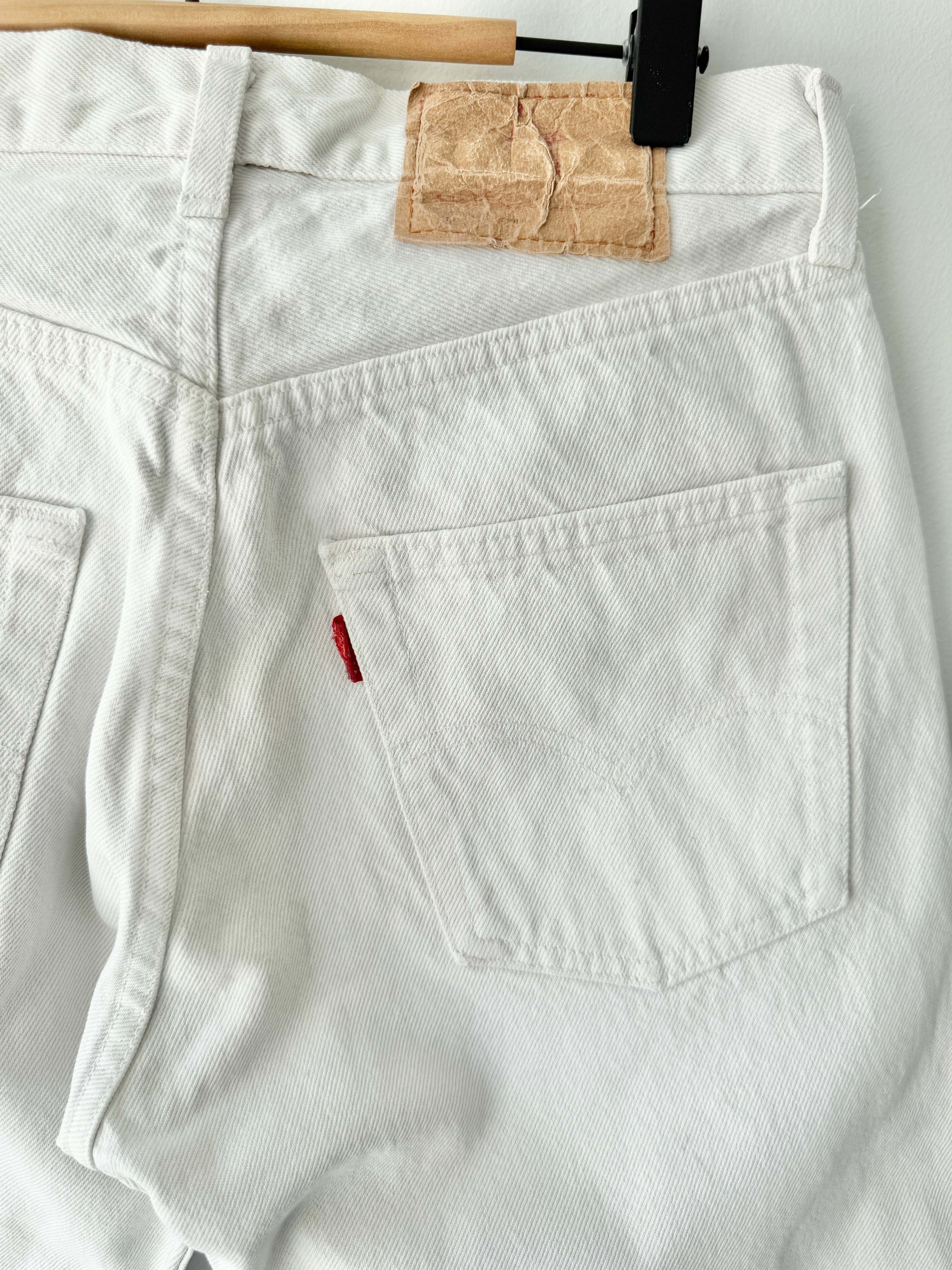 W28 L30 white vintage Levis 501 27/28” measured waist white 90s/80s 501s