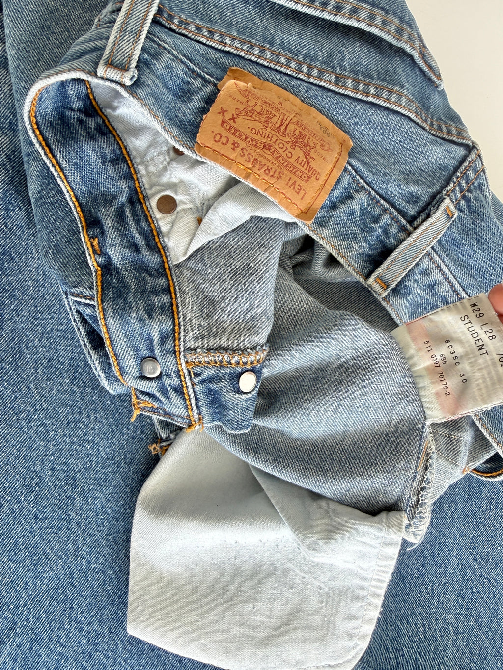 W26 L29 vintage Levis 501s 25/26” medium blue denim Levi’s 501s student fit 90s USA