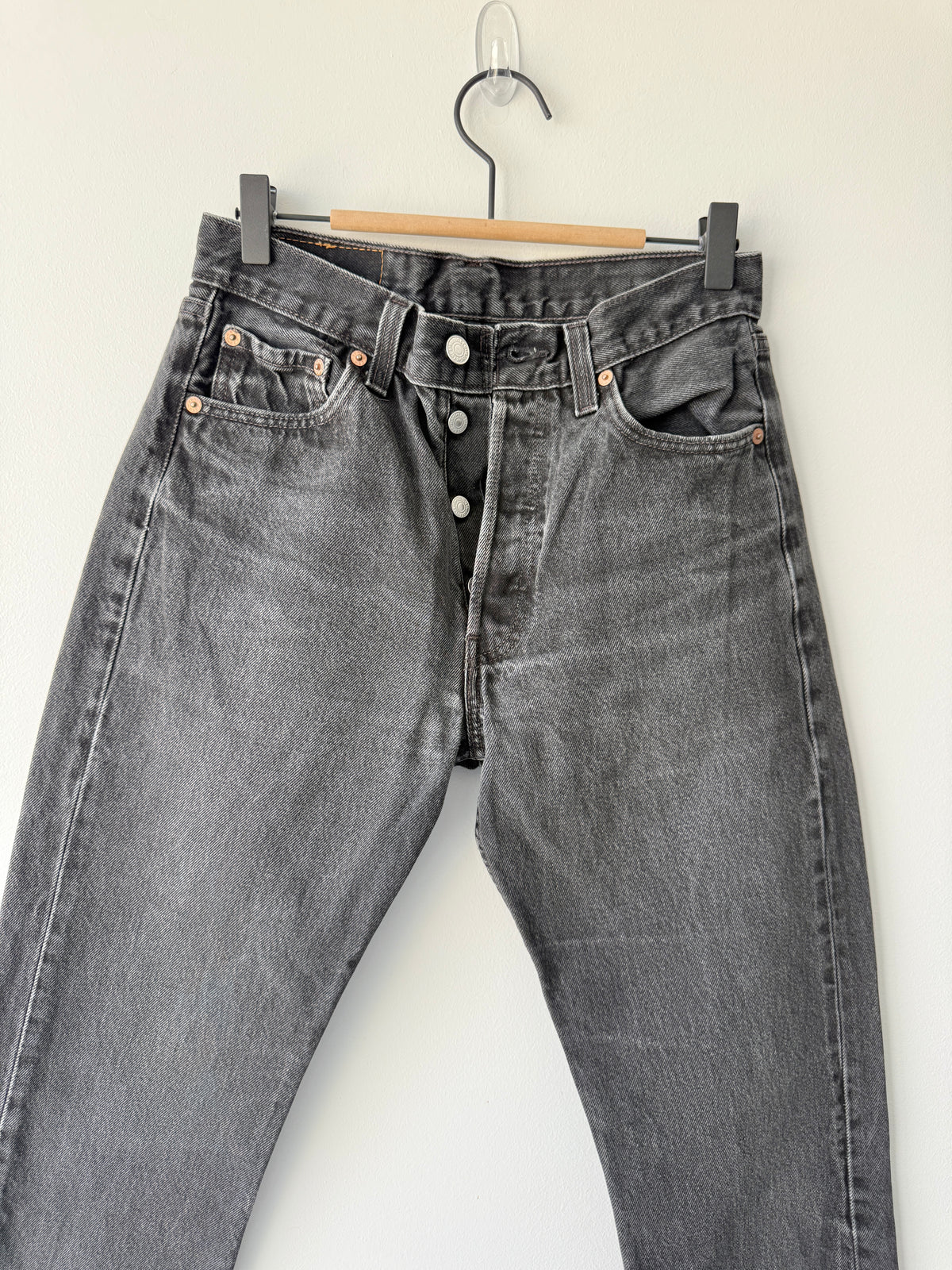 W27 L31 vintage Levis 501s 26/27” measured black faded 501s 90s USA