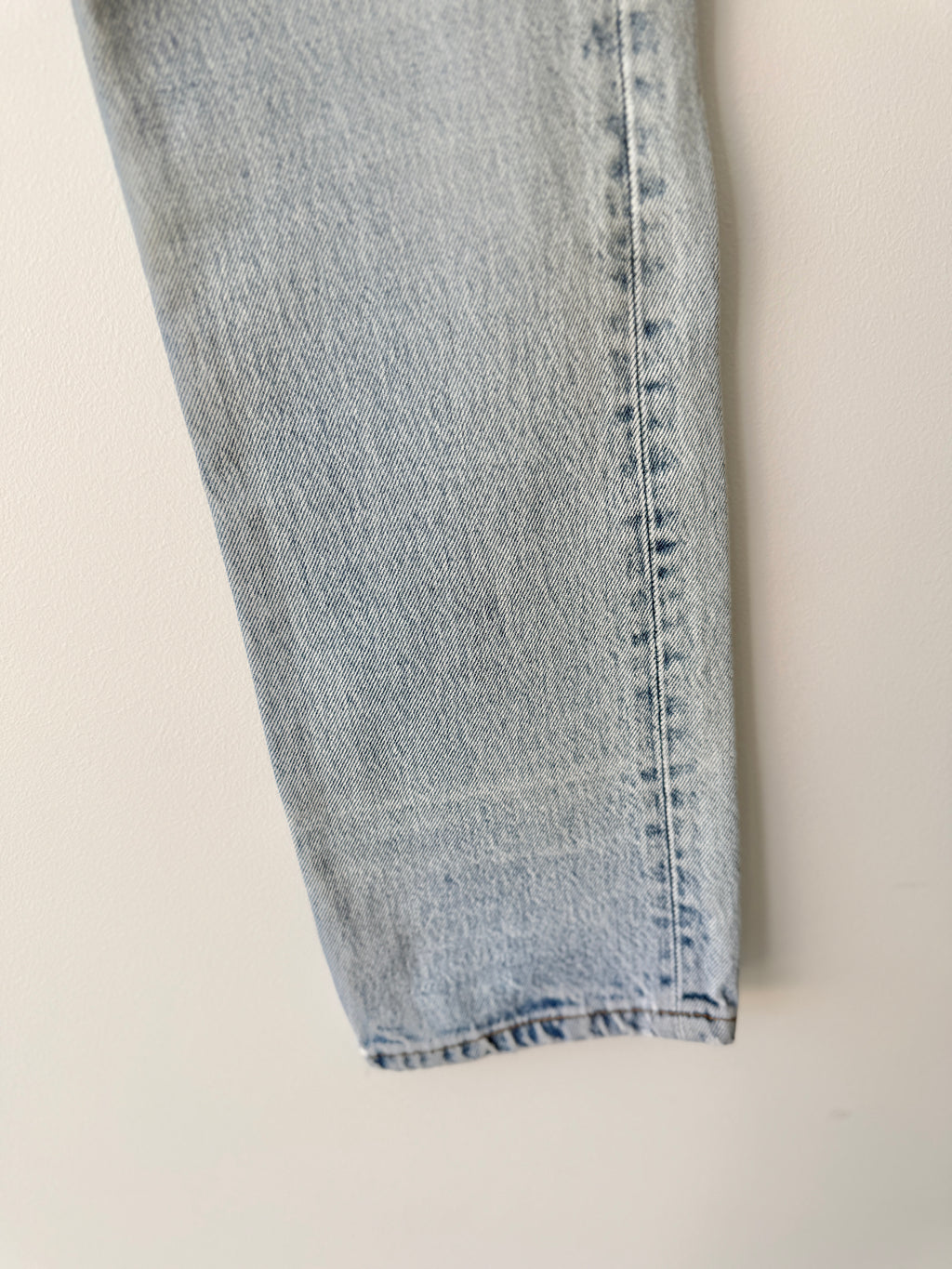 W24 L31 vintage Levis 501 23-24” measured light blue fade denim 90s Levi’s 501s USA