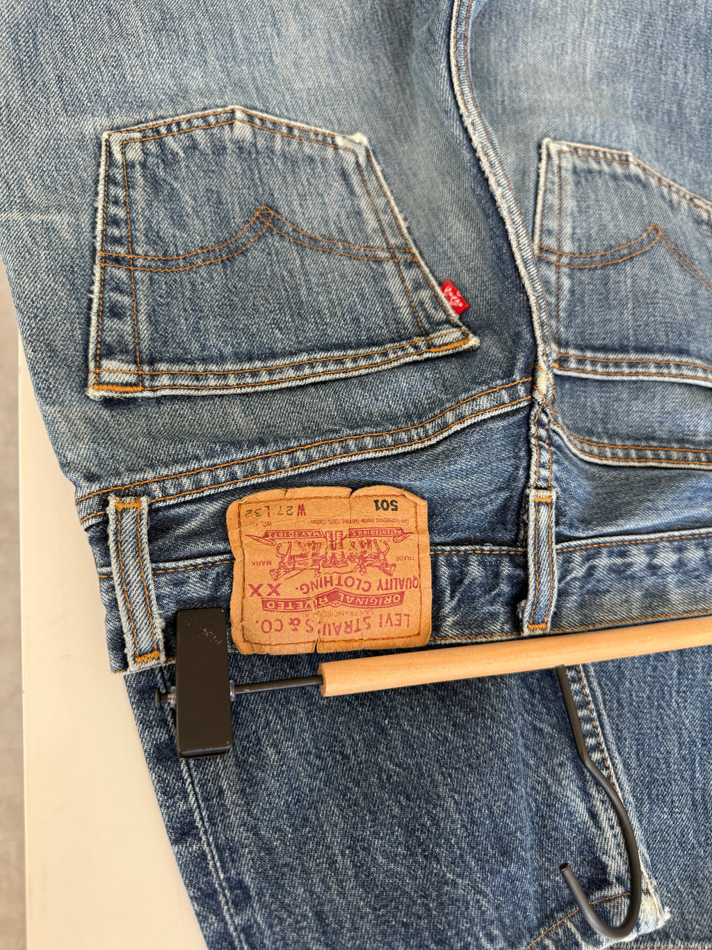 W25 L29 vintage Levis 501s 24/25” measured dark fade blue 501s