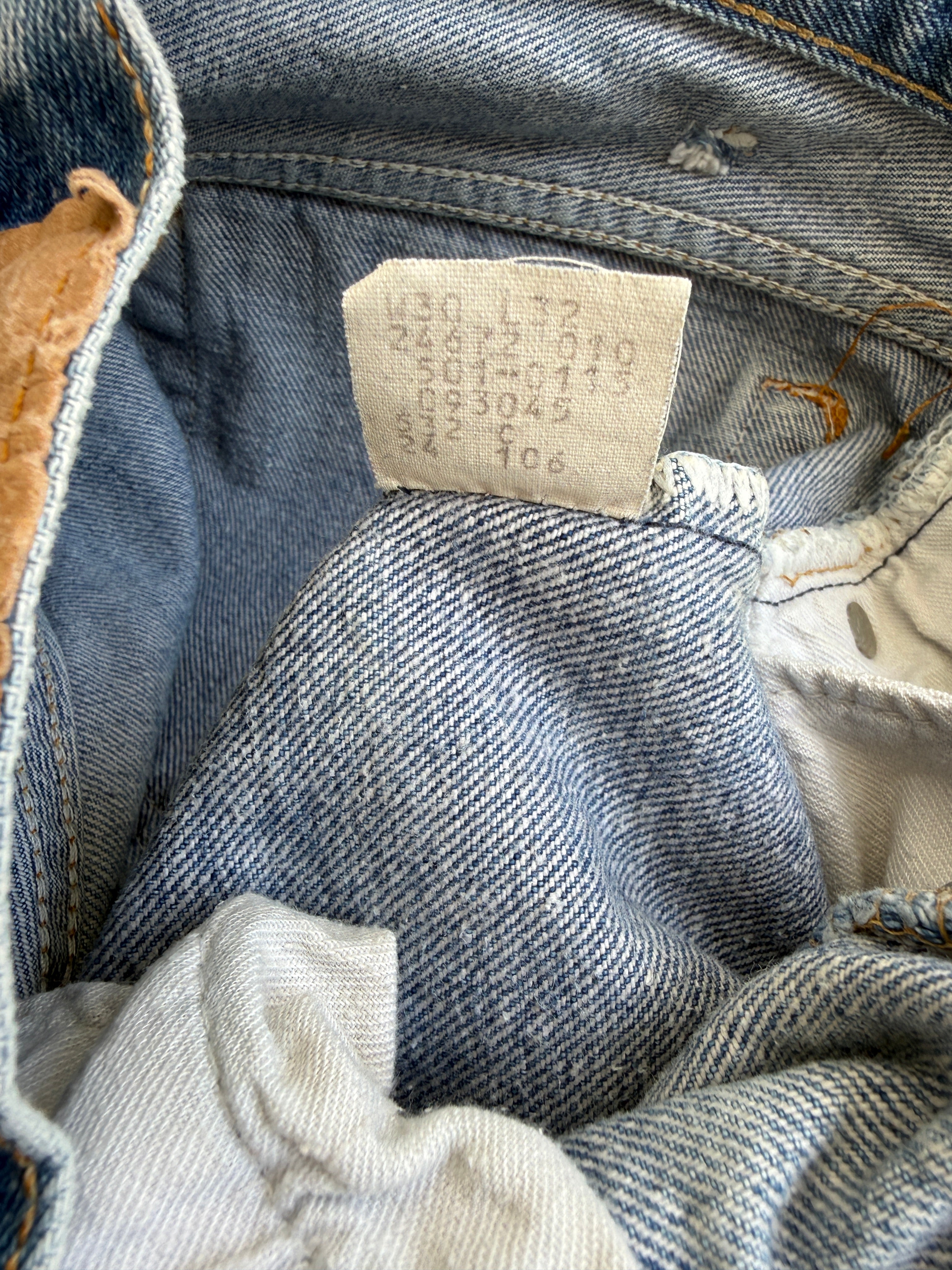 W28 L26 vintage Levis 501 26/28” measured medium faded blue denim 80s Levi’s USA 501s