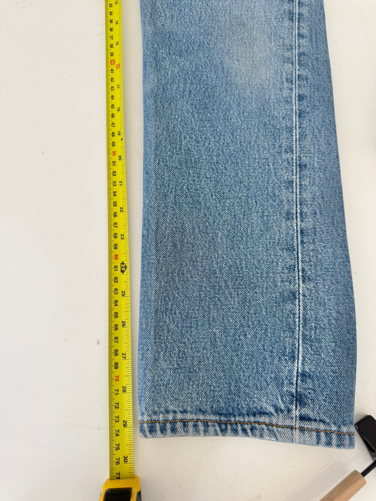 W25 L29 vintage Levis 501s 25” measured medium blue fade 501s 90s