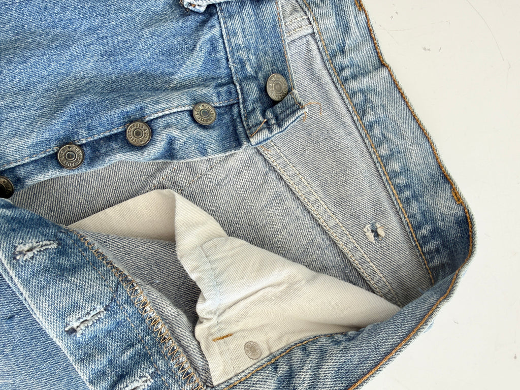 W28 L26 vintage Levis 501 26/28” measured medium faded blue denim 80s Levi’s USA 501s