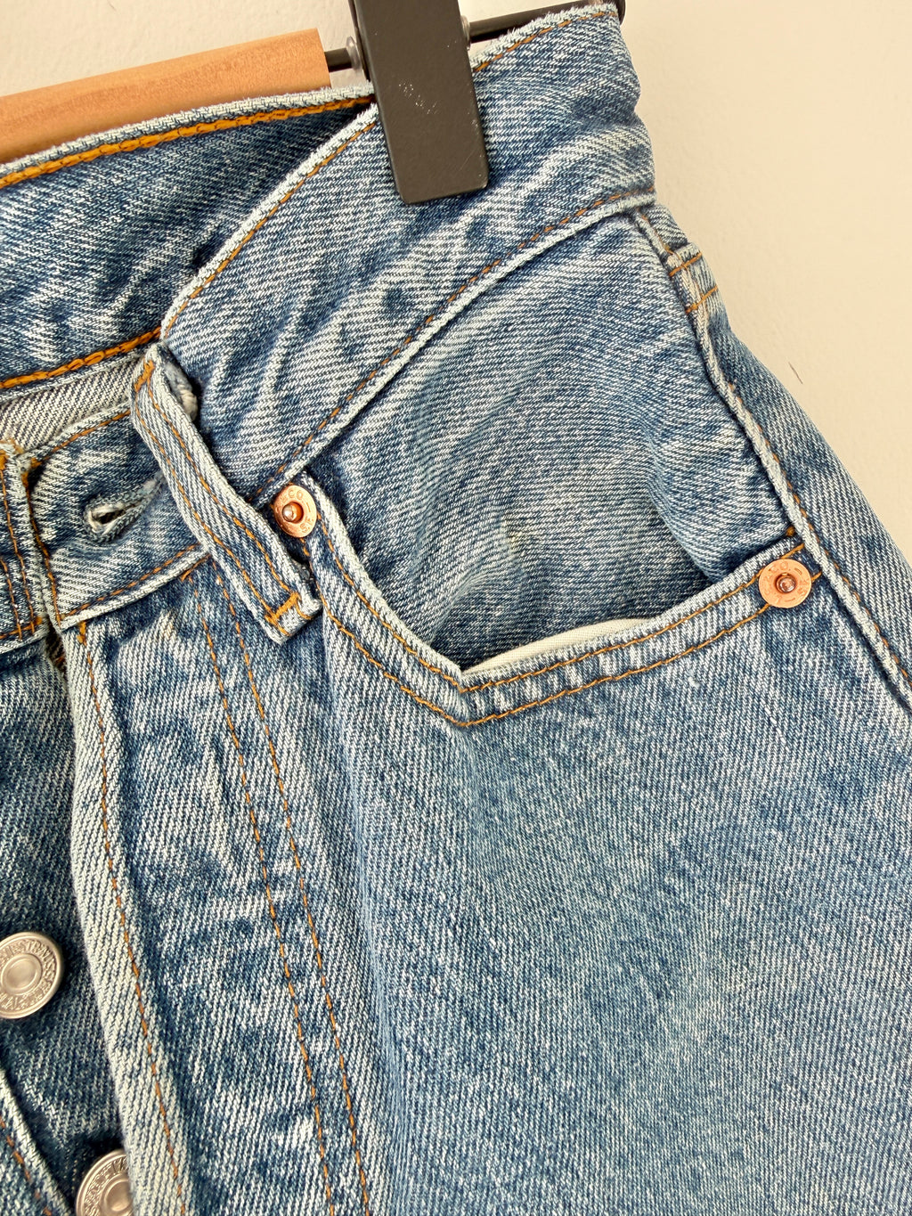W22 L28 vintage Levis 501 22” measured waist medium faded 501s 90s denim
