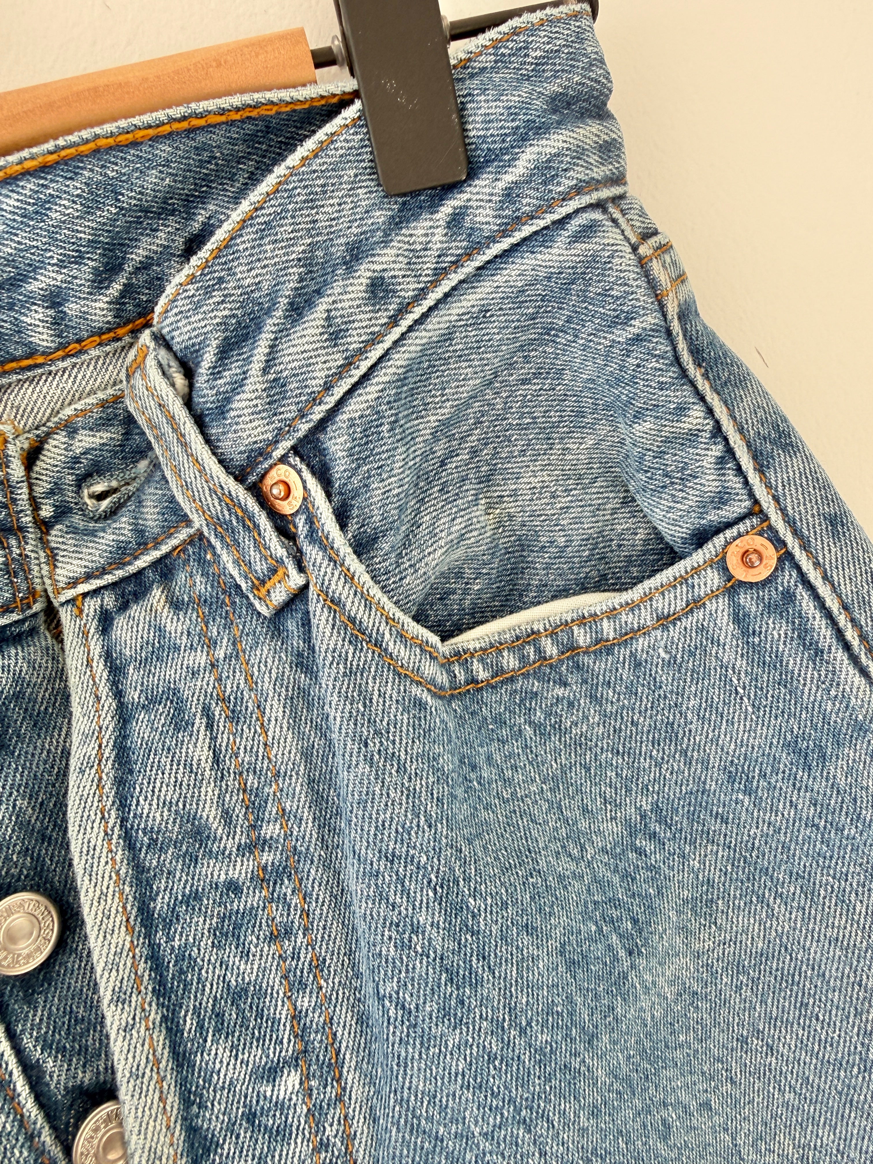 W22 L28 vintage Levis 501 22” measured waist medium faded 501s 90s denim