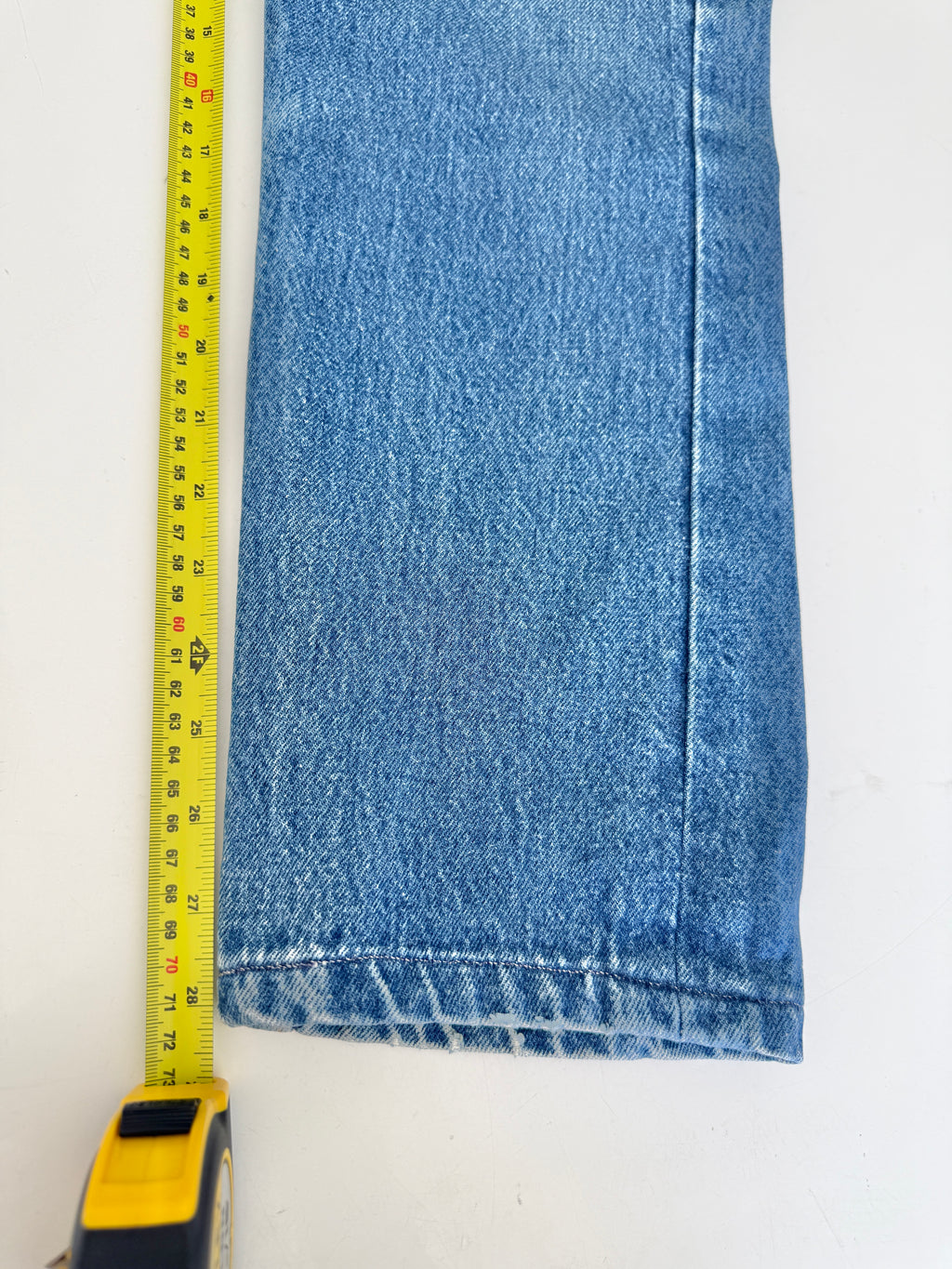 W27 L29 vintage Levis 501s 26/27” darker faded blue Levi’s 501s faded whiskers