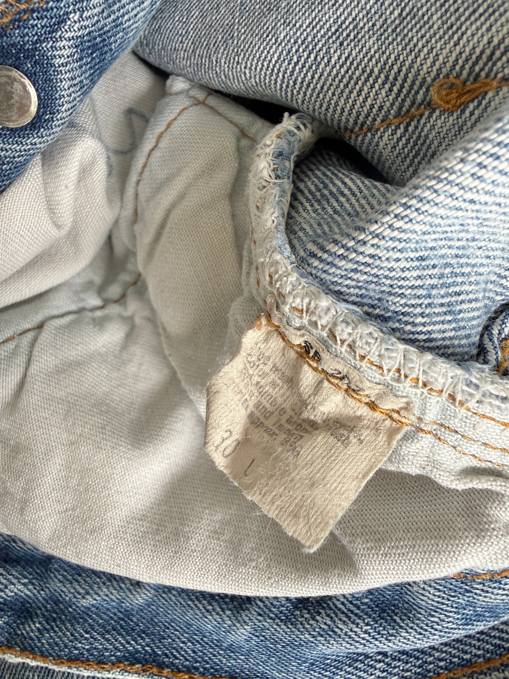 Selvedge W28 L30 vintage Levis 501s 26/28” measured whisker light blue fade 70s selvedge 501s USA