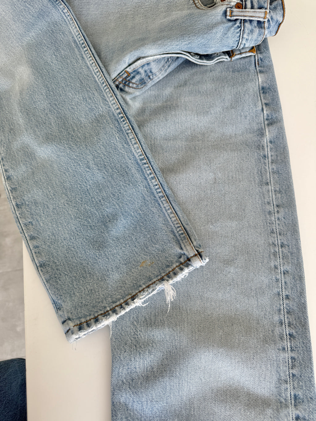 W29 L33 vintage Levis 501 29” measured light faded blue made in 90s