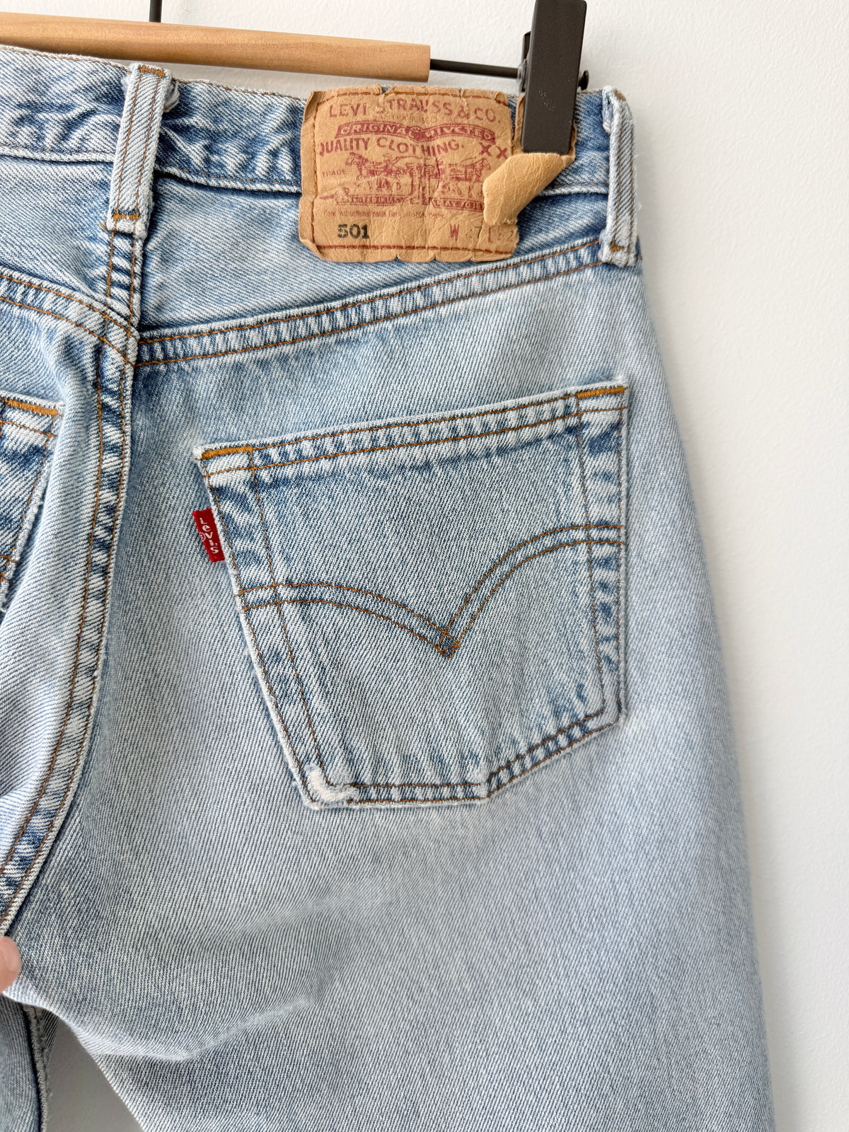 W25 L30 vintage Levis 501s 25” measured light blue faded Y2K 501s