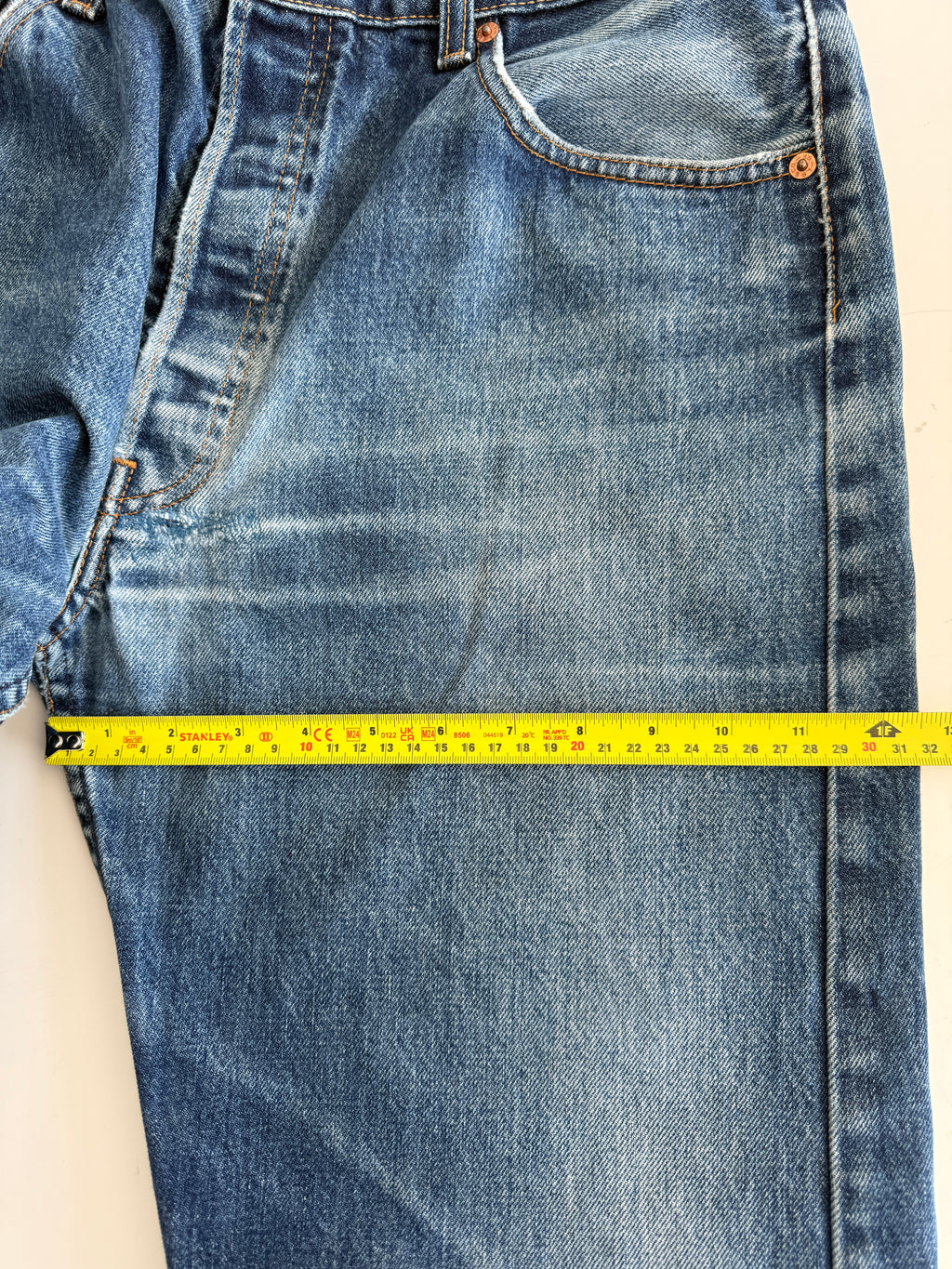 W33 L29 vintage Levis 501 32-33”” measured dark indigo denim whiskers Y2K 501s