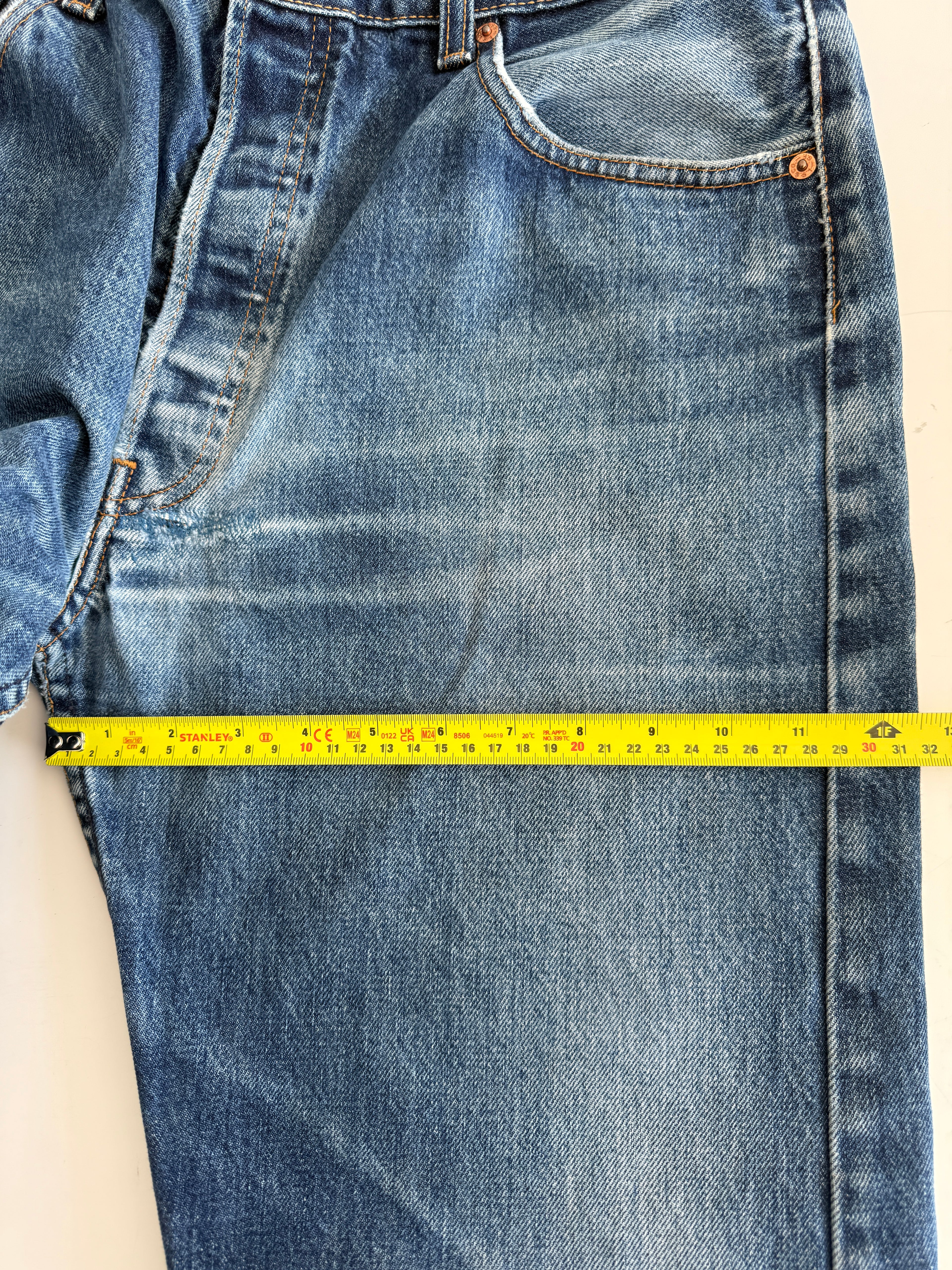 W33 L29 vintage Levis 501 32-33”” measured dark indigo denim whiskers Y2K 501s